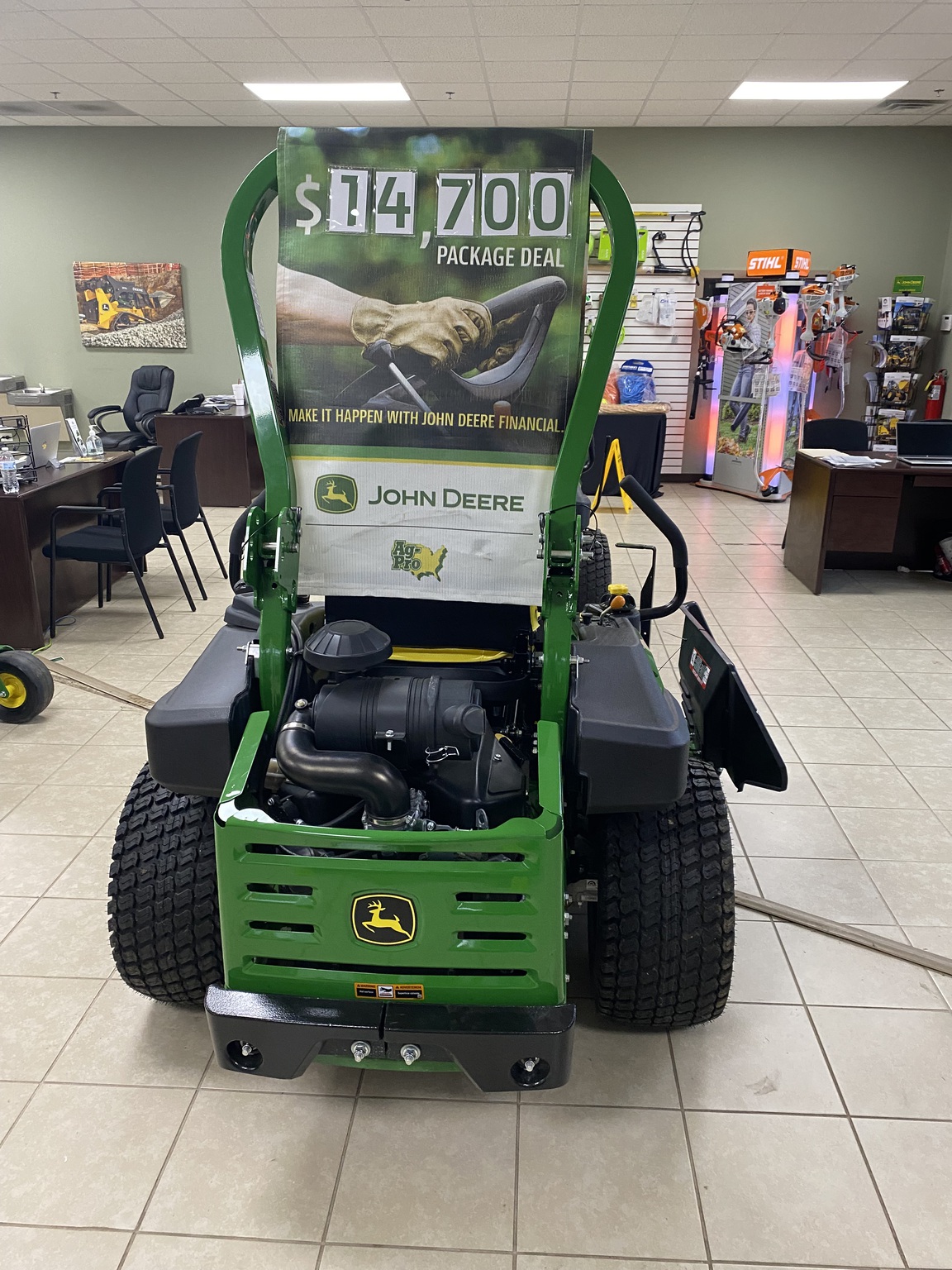 2023 John Deere Z920M Image 4