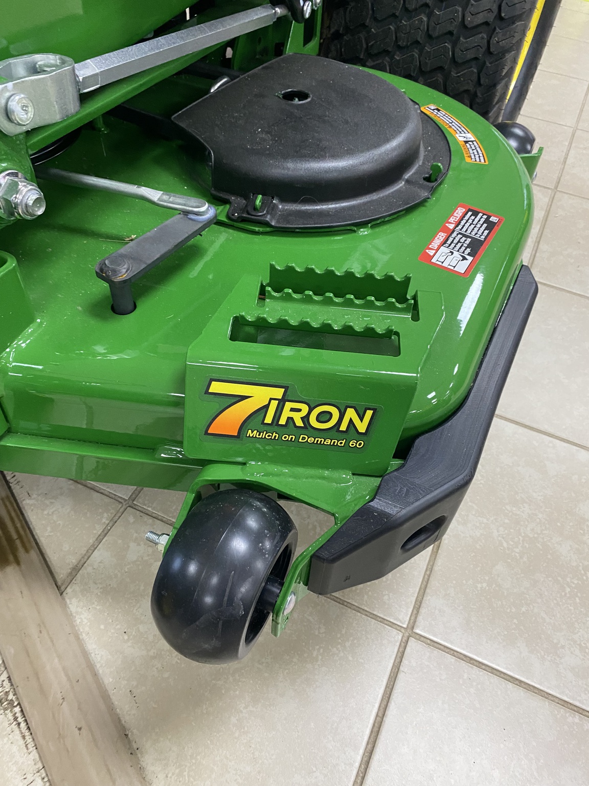 2023 John Deere Z920M Image 6