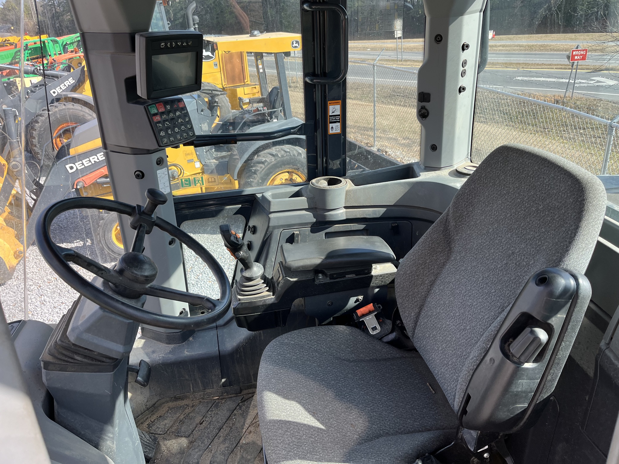 2020 John Deere 524L Image 9