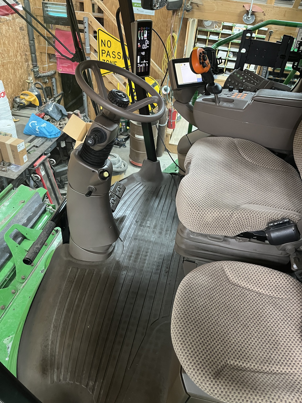 2014 John Deere S690 Image 3