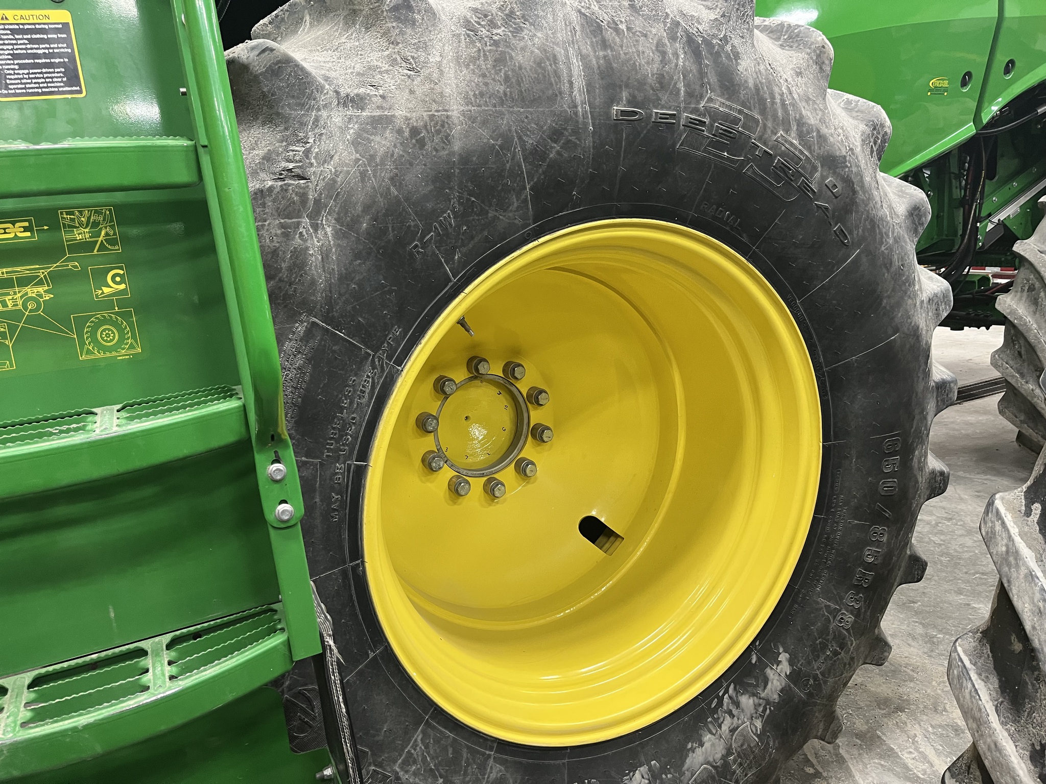 2014 John Deere S690 Image 10