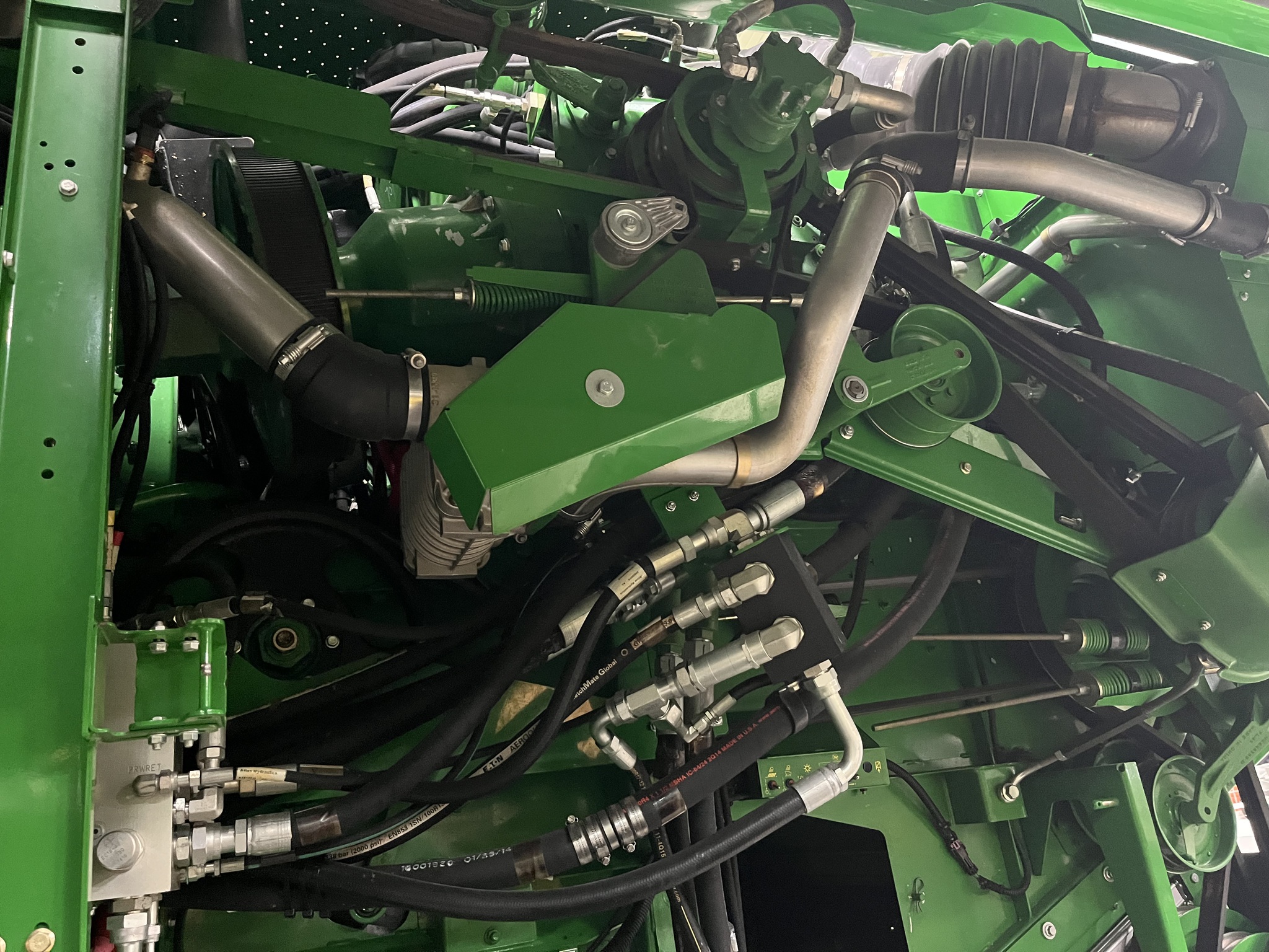 2014 John Deere S690 Image 4