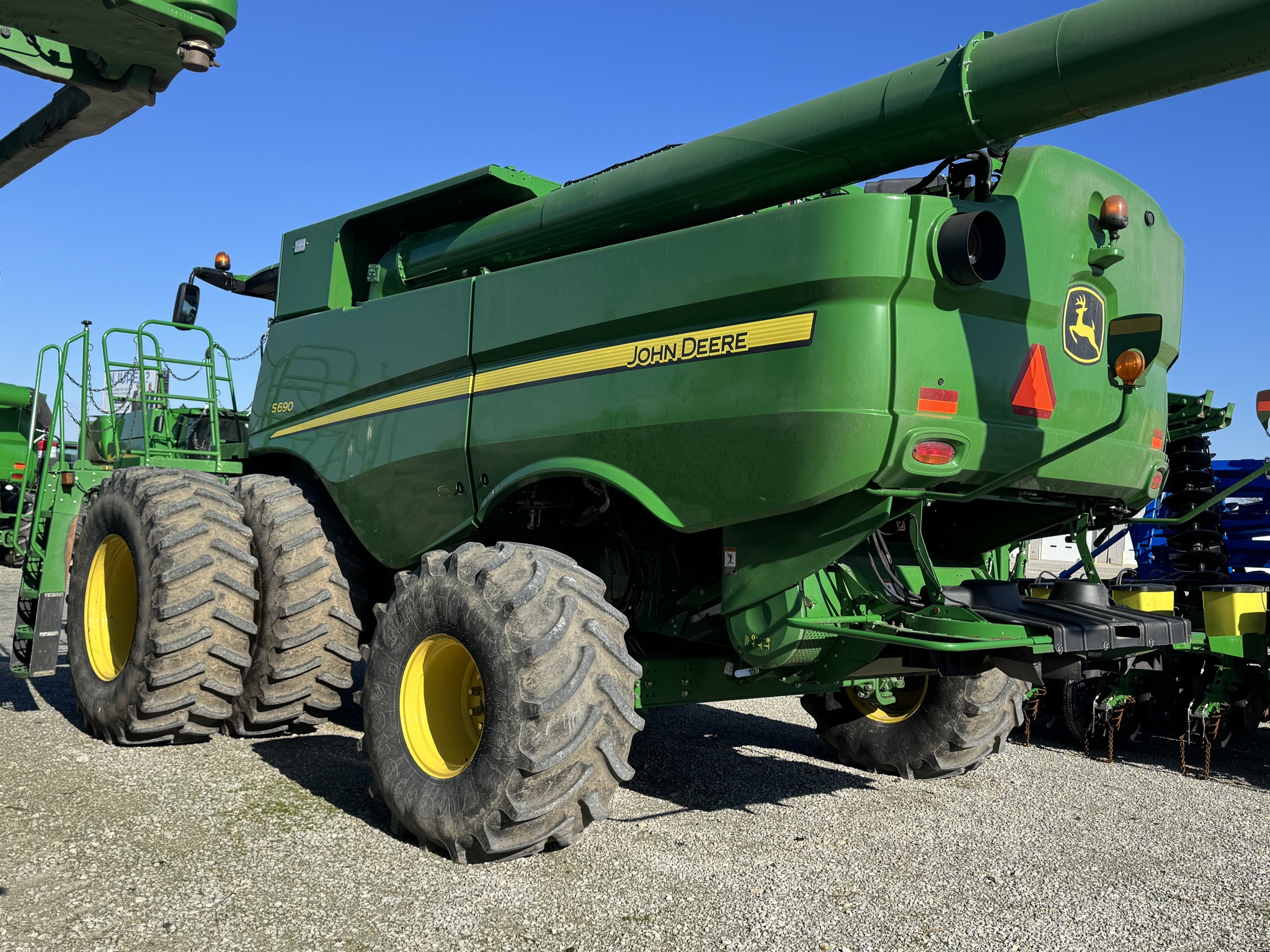 2014 John Deere S690 Image 2