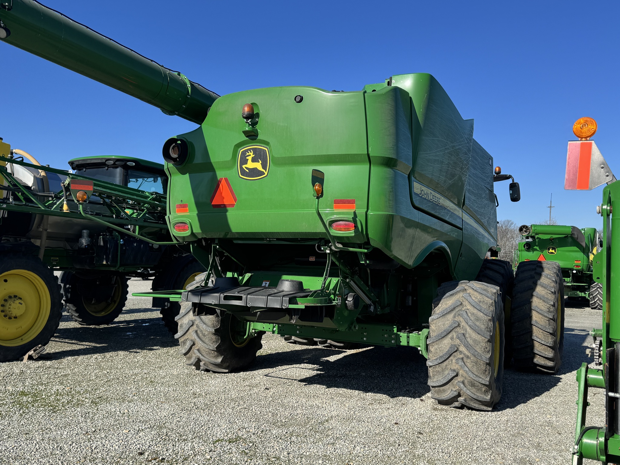 2014 John Deere S690 Image 4