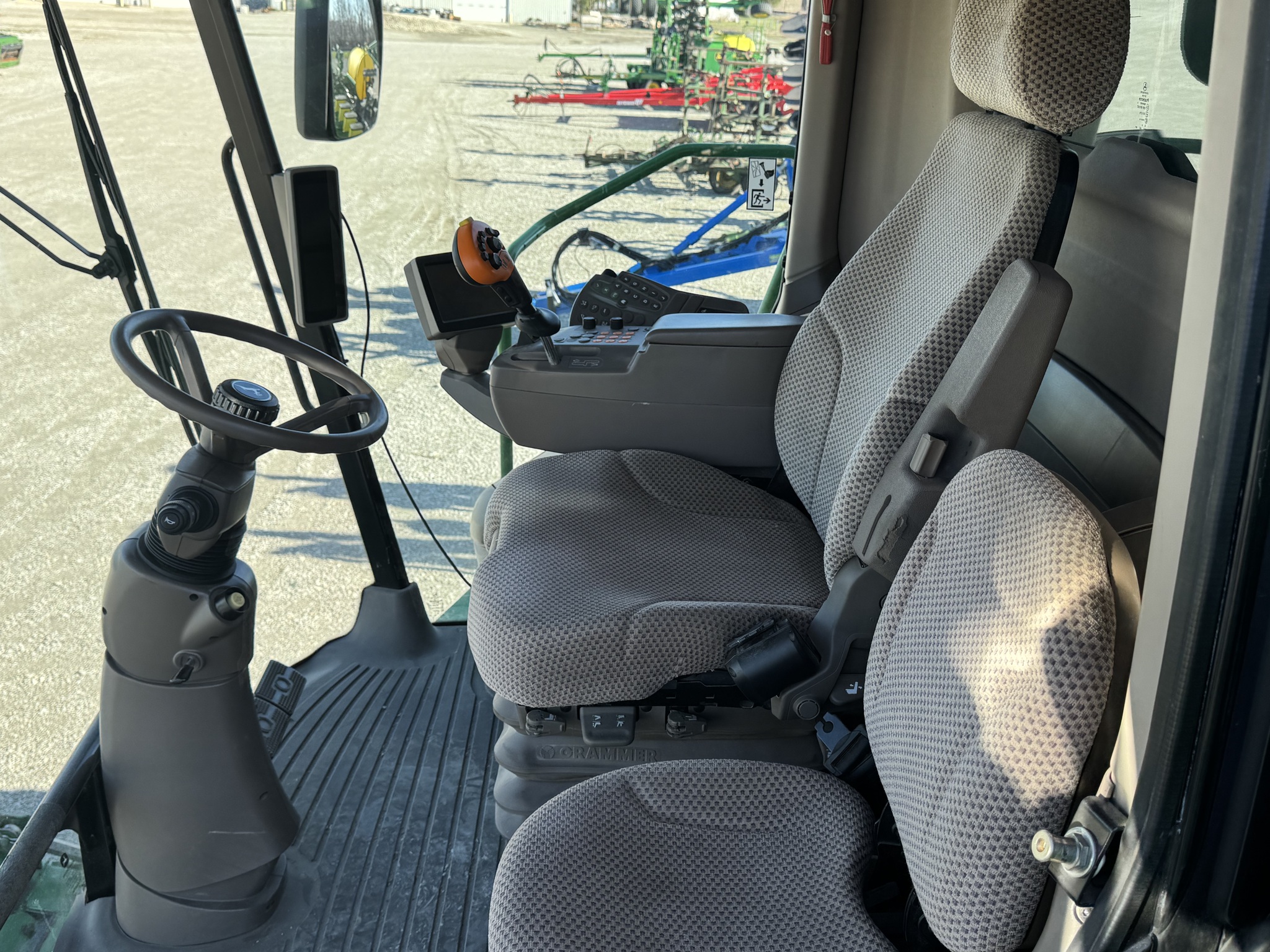 2014 John Deere S690 Image 6