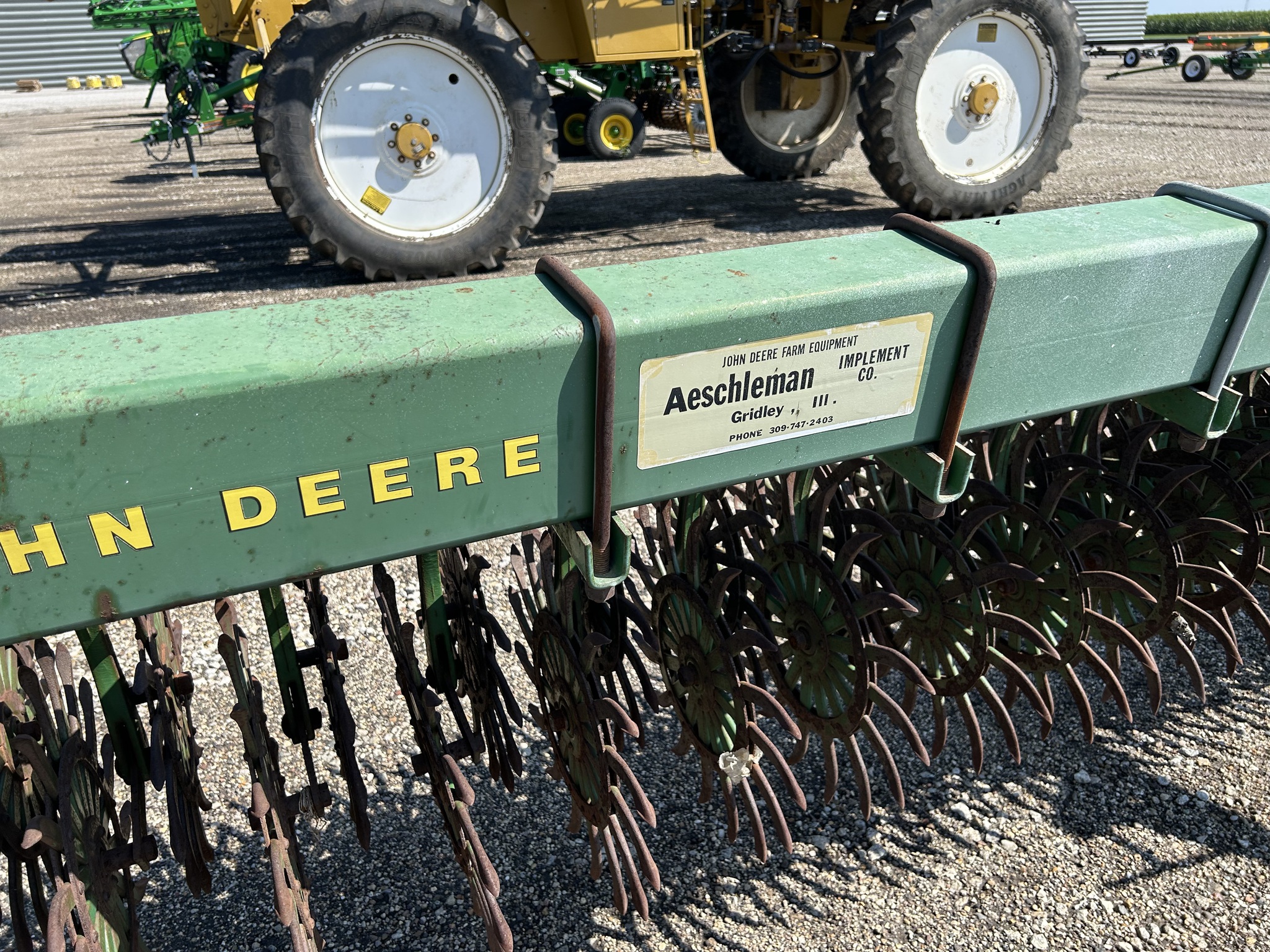   John Deere 400 at Heritage Tractor in Roanoke, IL