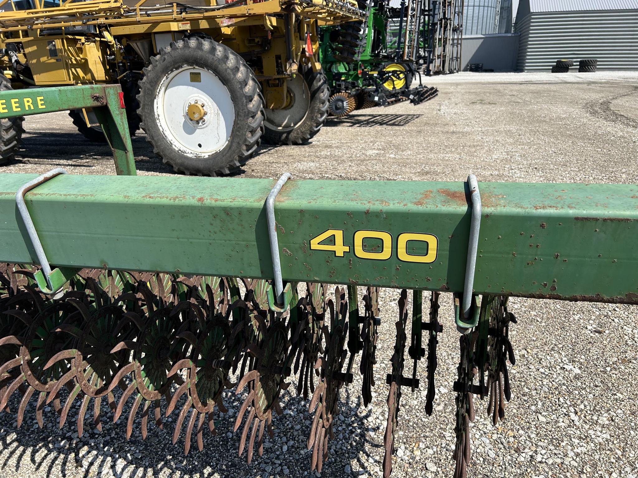   John Deere 400 at Heritage Tractor in Roanoke, IL