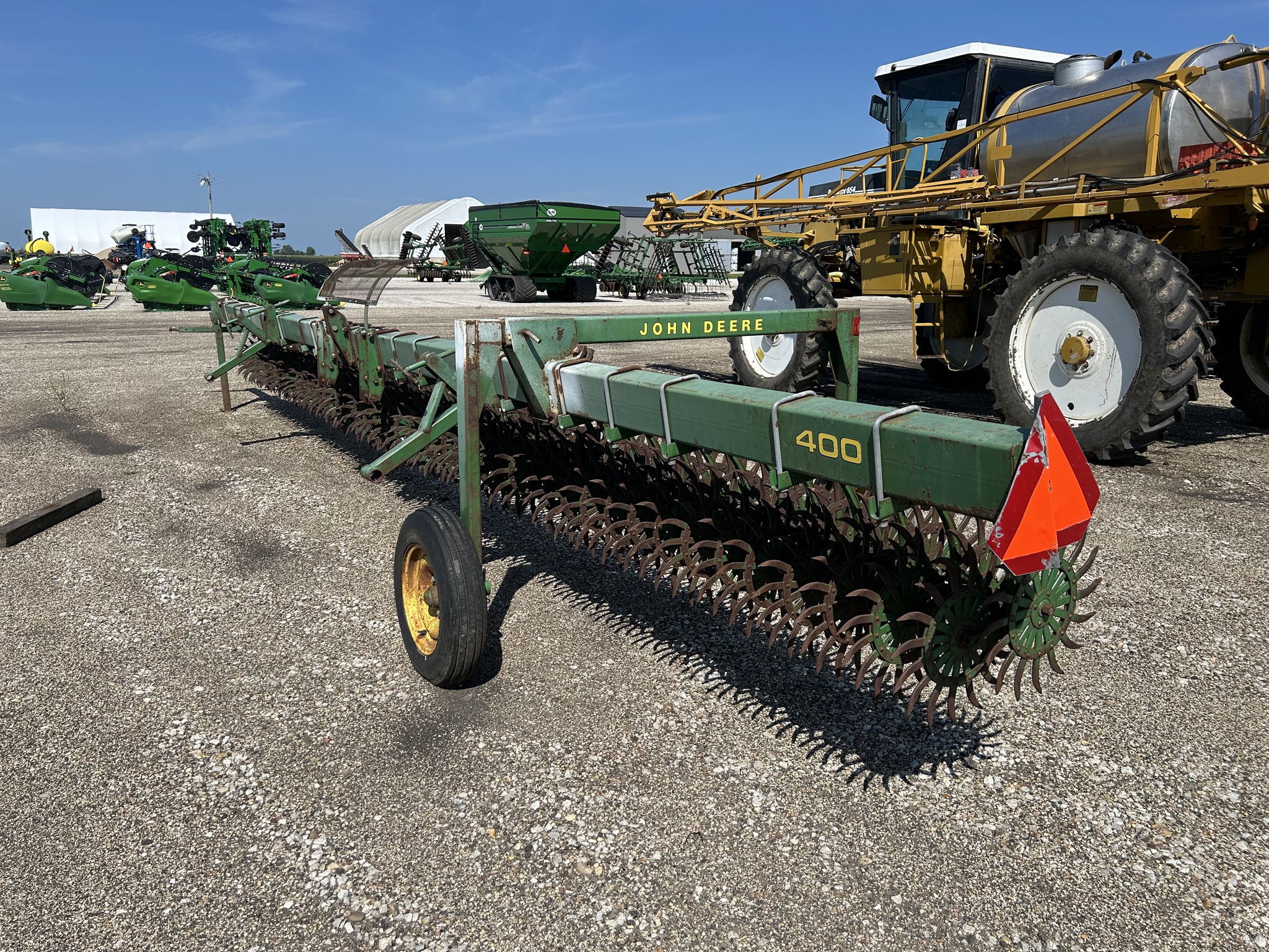   John Deere 400 at Heritage Tractor in Roanoke, IL