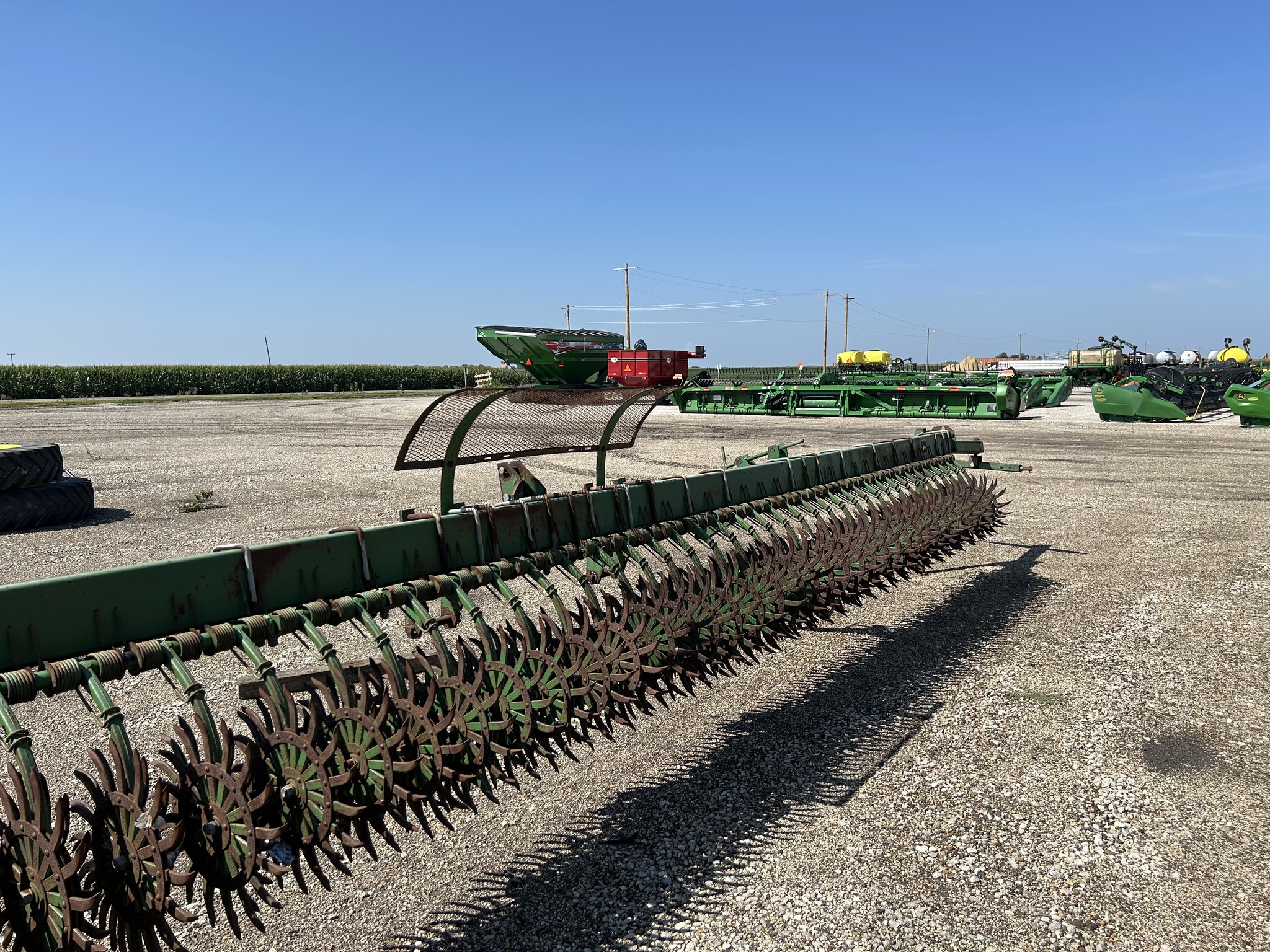   John Deere 400 at Heritage Tractor in Roanoke, IL