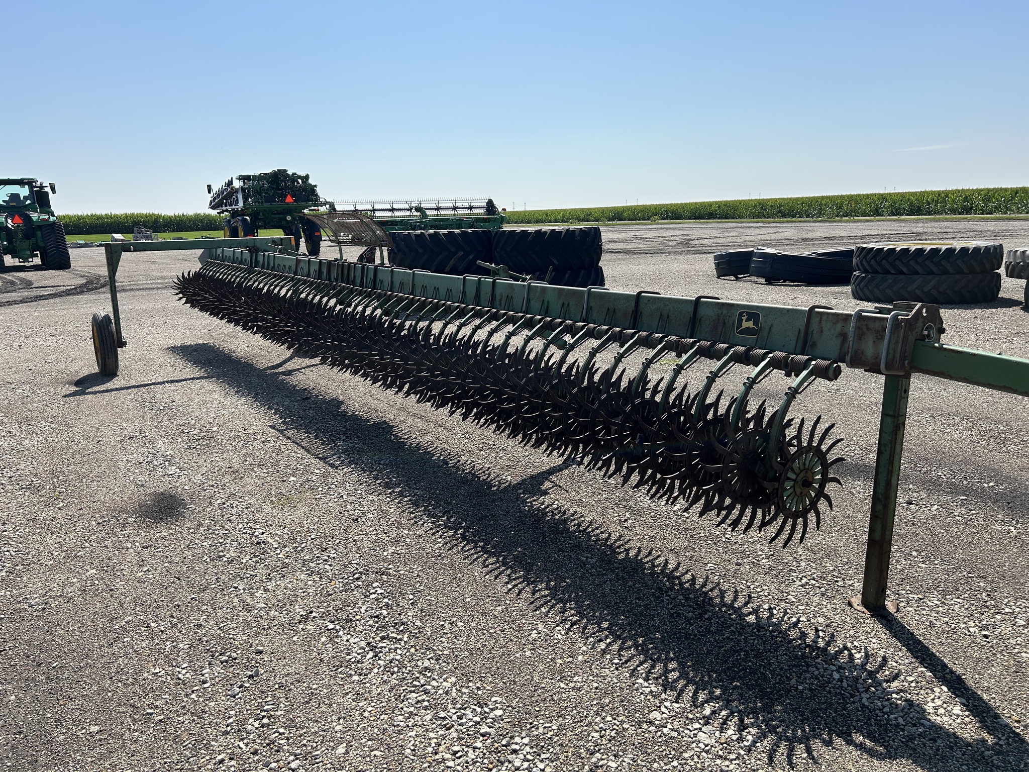   John Deere 400 at Heritage Tractor in Roanoke, IL