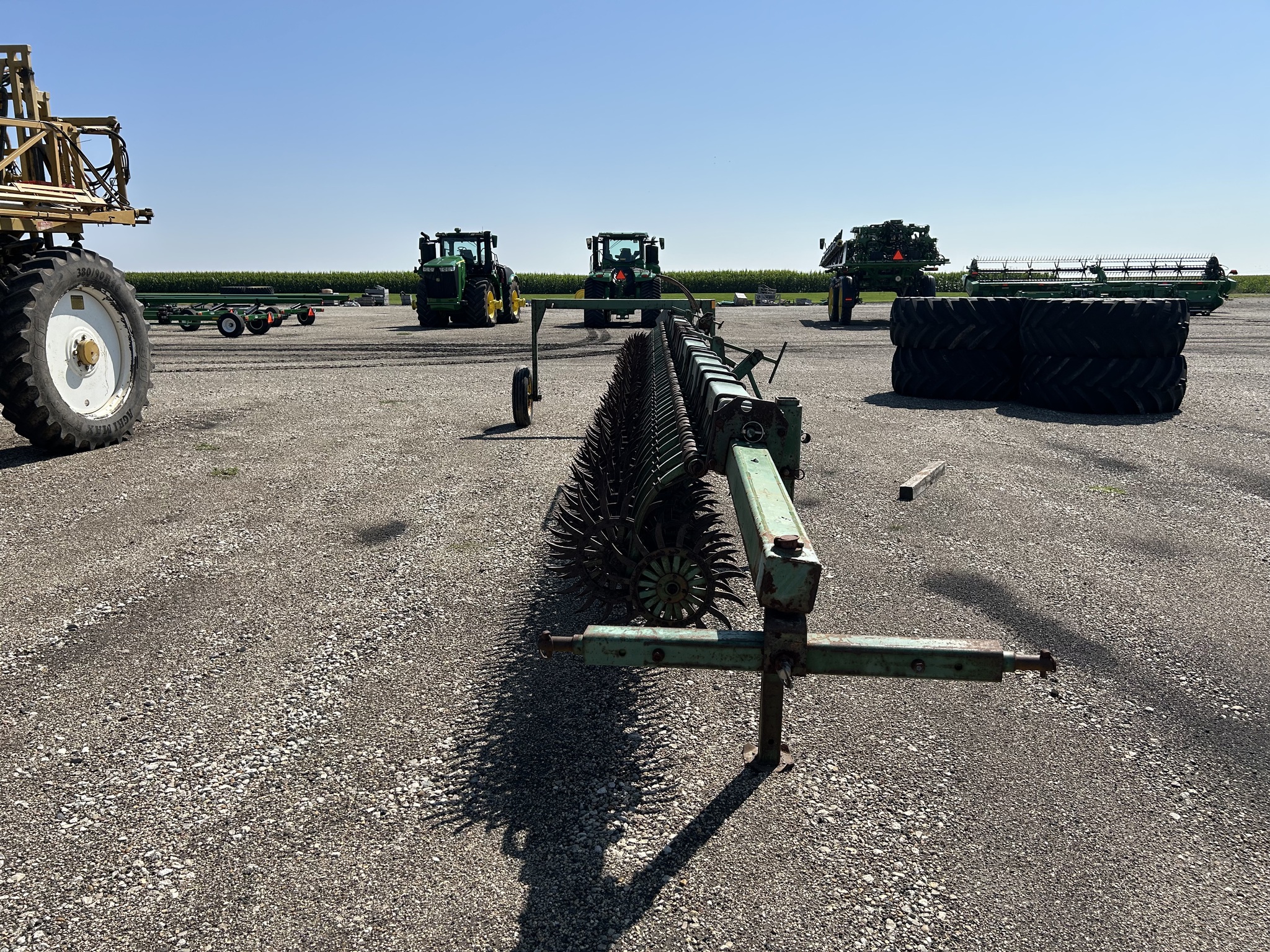   John Deere 400 at Heritage Tractor in Roanoke, IL