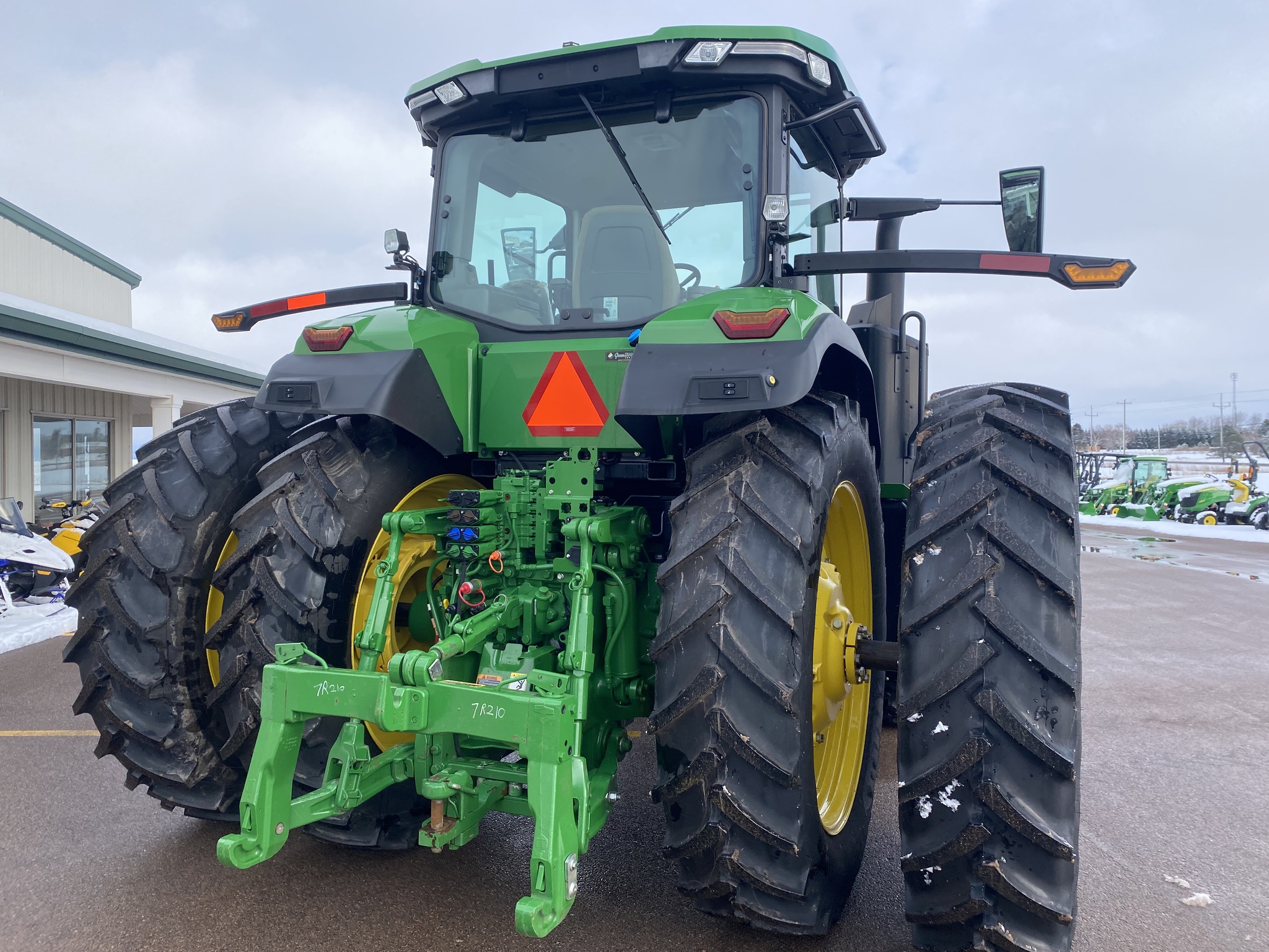 2023 John Deere 7R 210 Image 12