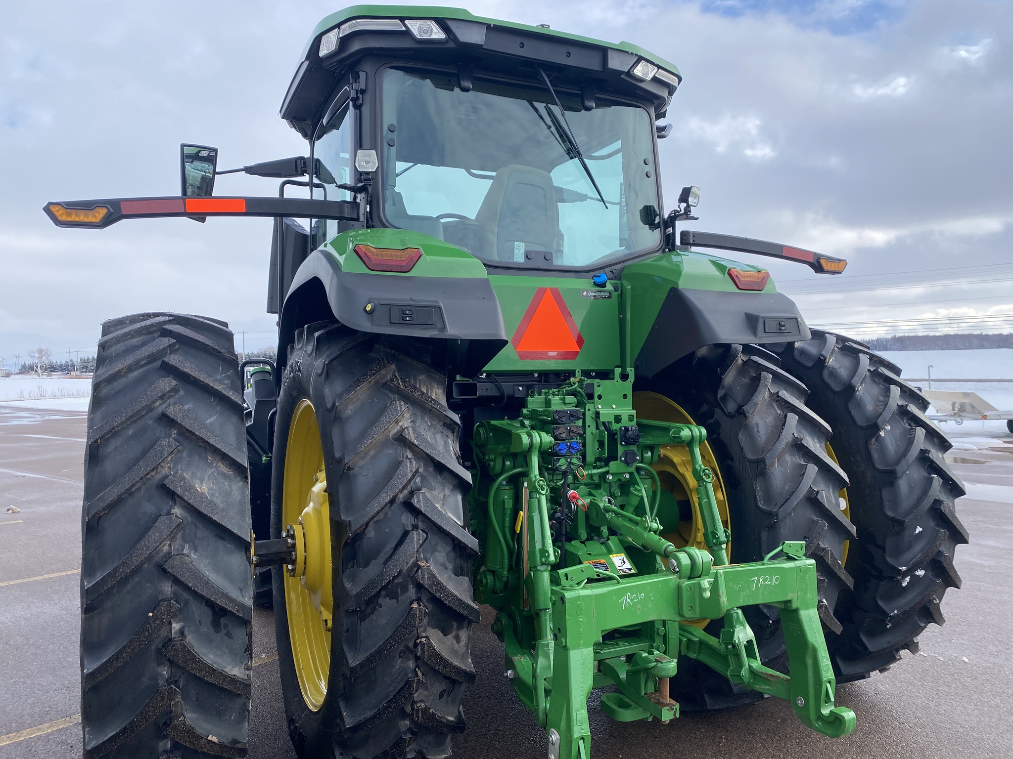 2023 John Deere 7R 210 Image 4