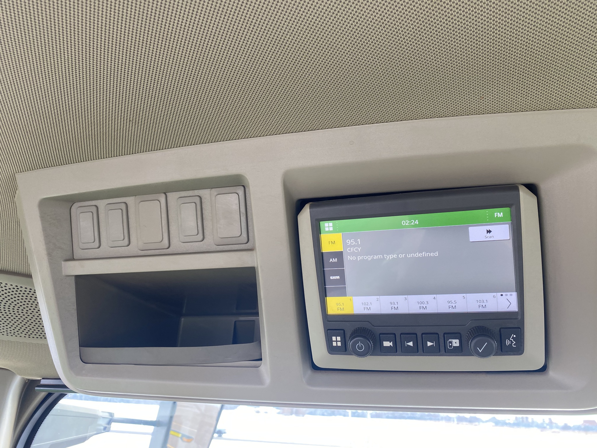 2023 John Deere 7R 210 Image 18