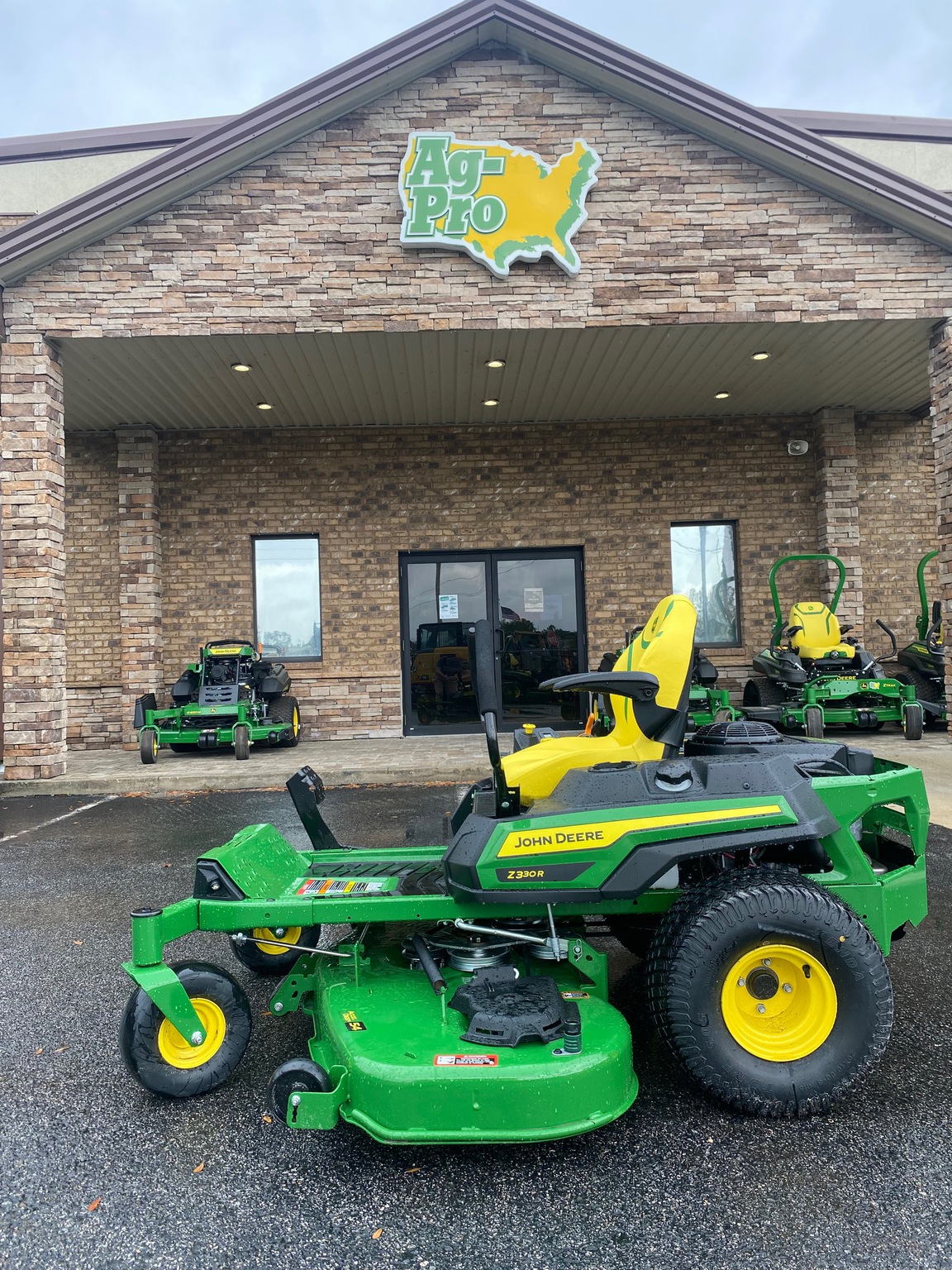 2024 John Deere Z330R Image 1
