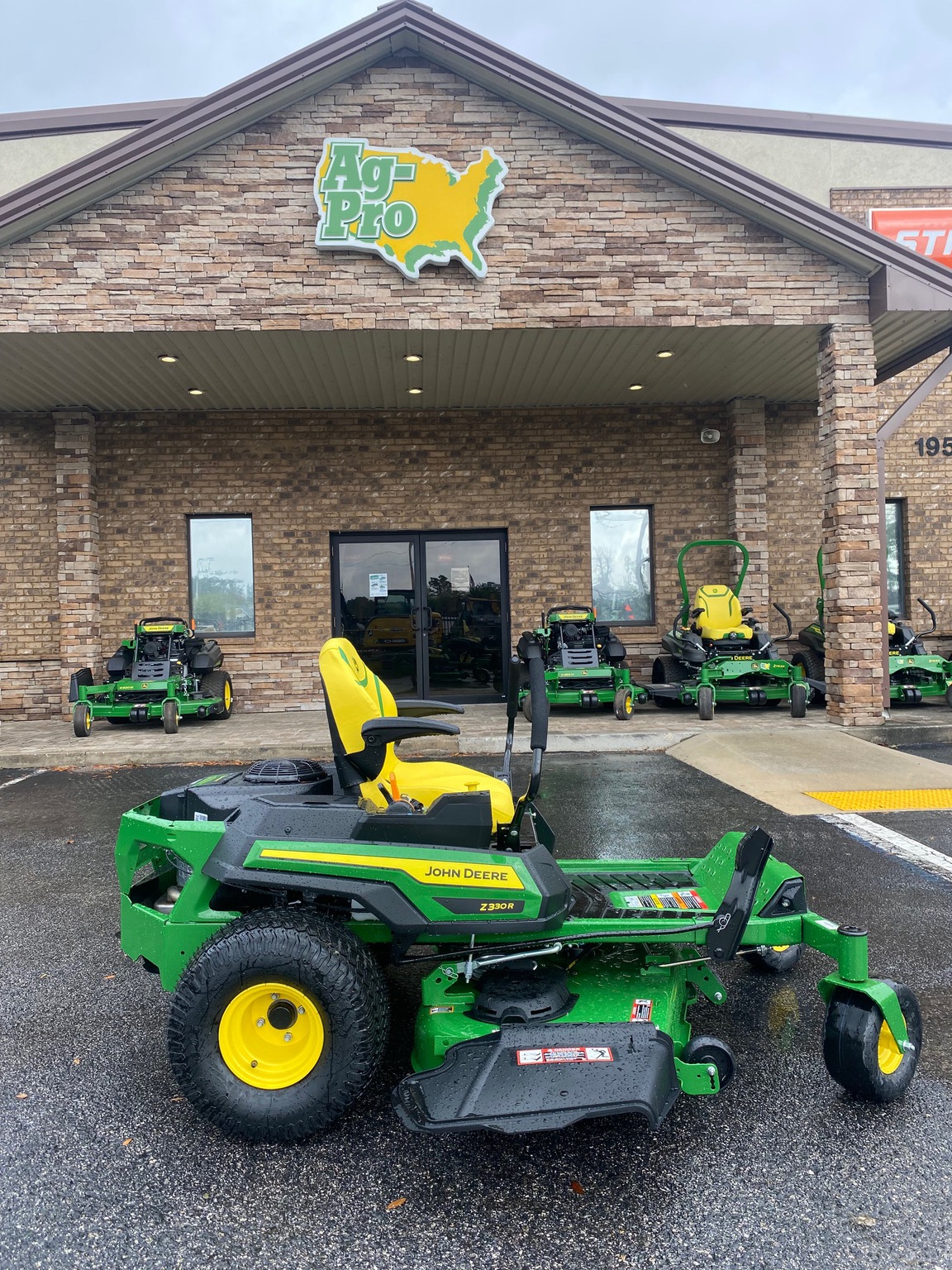 2024 John Deere Z330R Image 3
