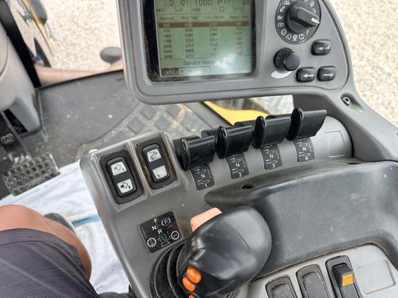 2004 Challenger MT755B