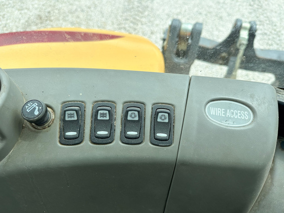 2004 Challenger MT755B