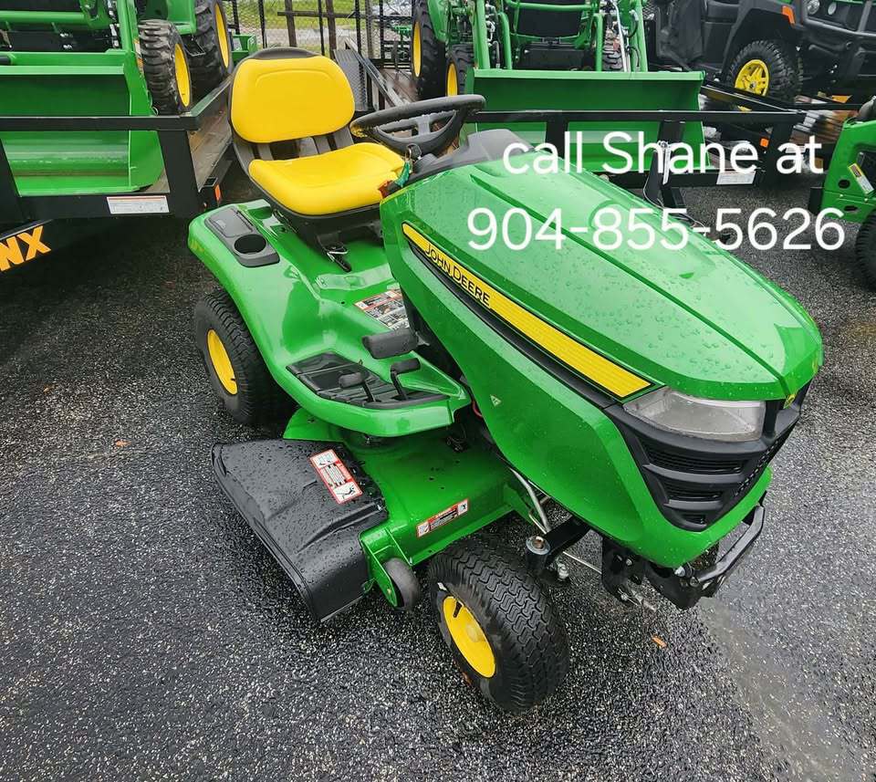 2023 John Deere X330 Image 2