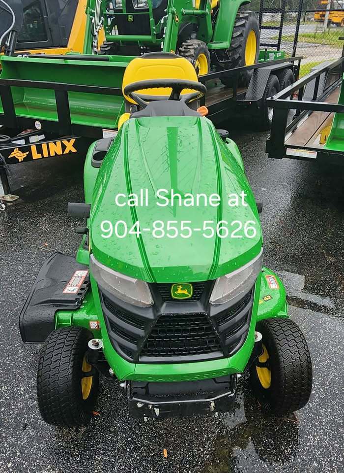 2023 John Deere X330 Image 3