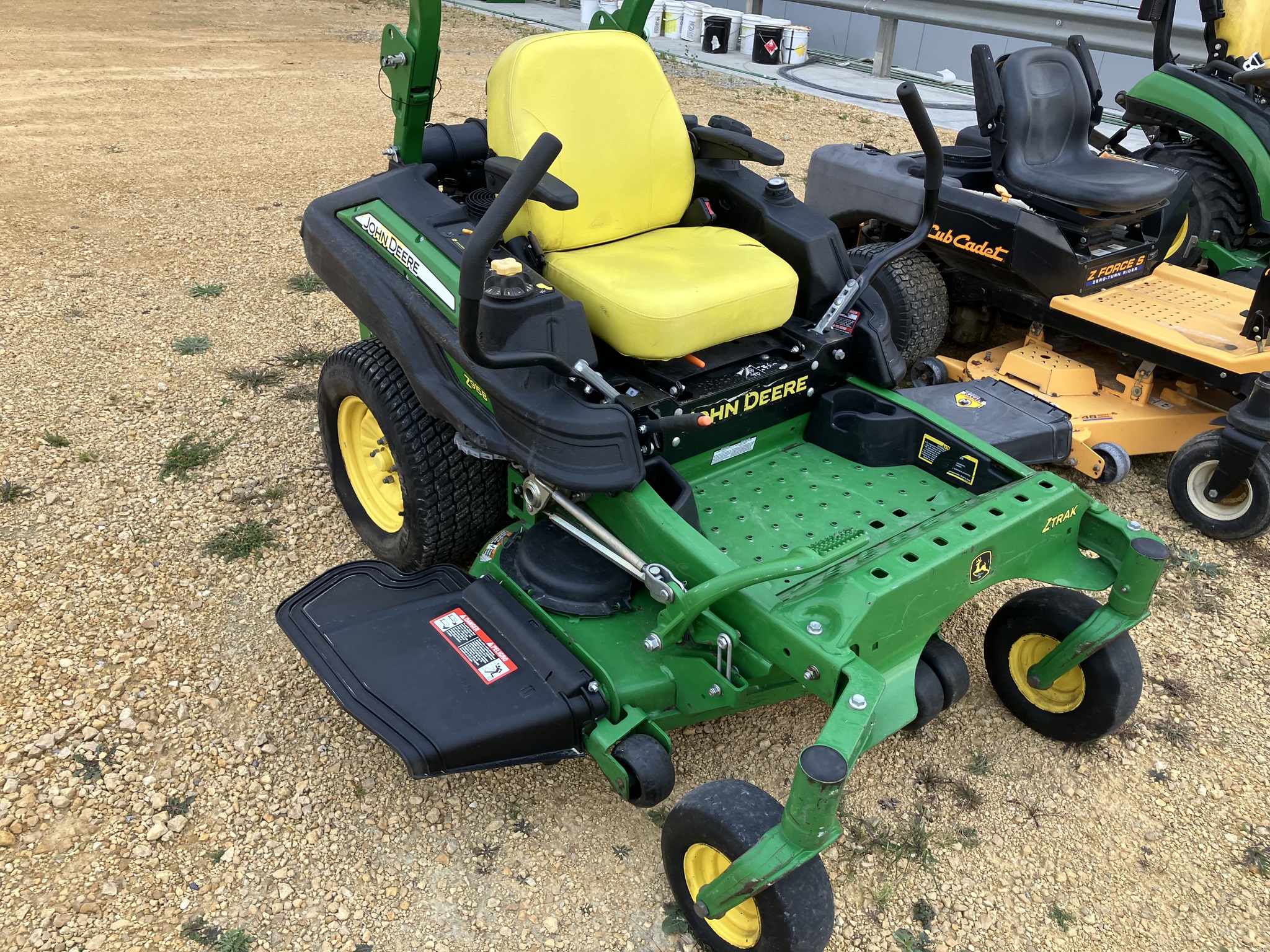 2015 John Deere Z915B Image 2