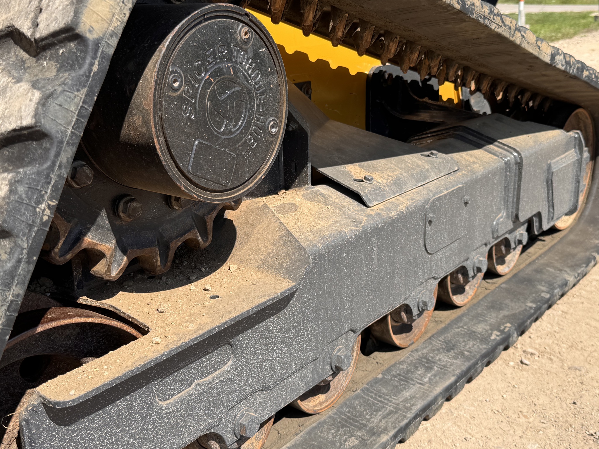 2023 John Deere 333G Image 9