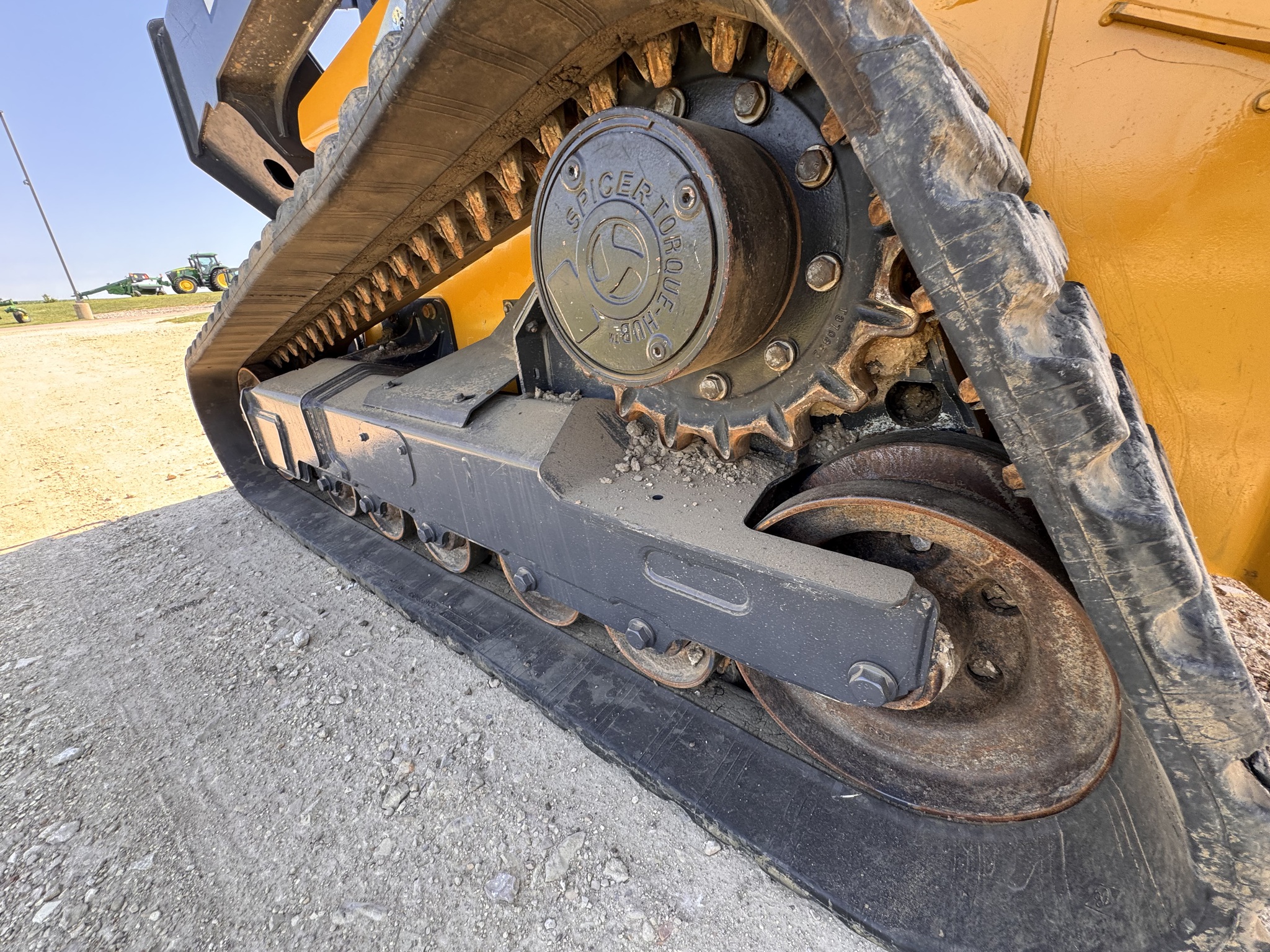2023 John Deere 333G Image 11