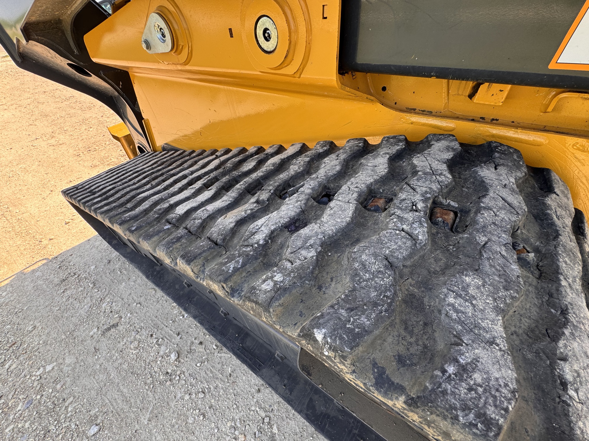 2023 John Deere 333G Image 12