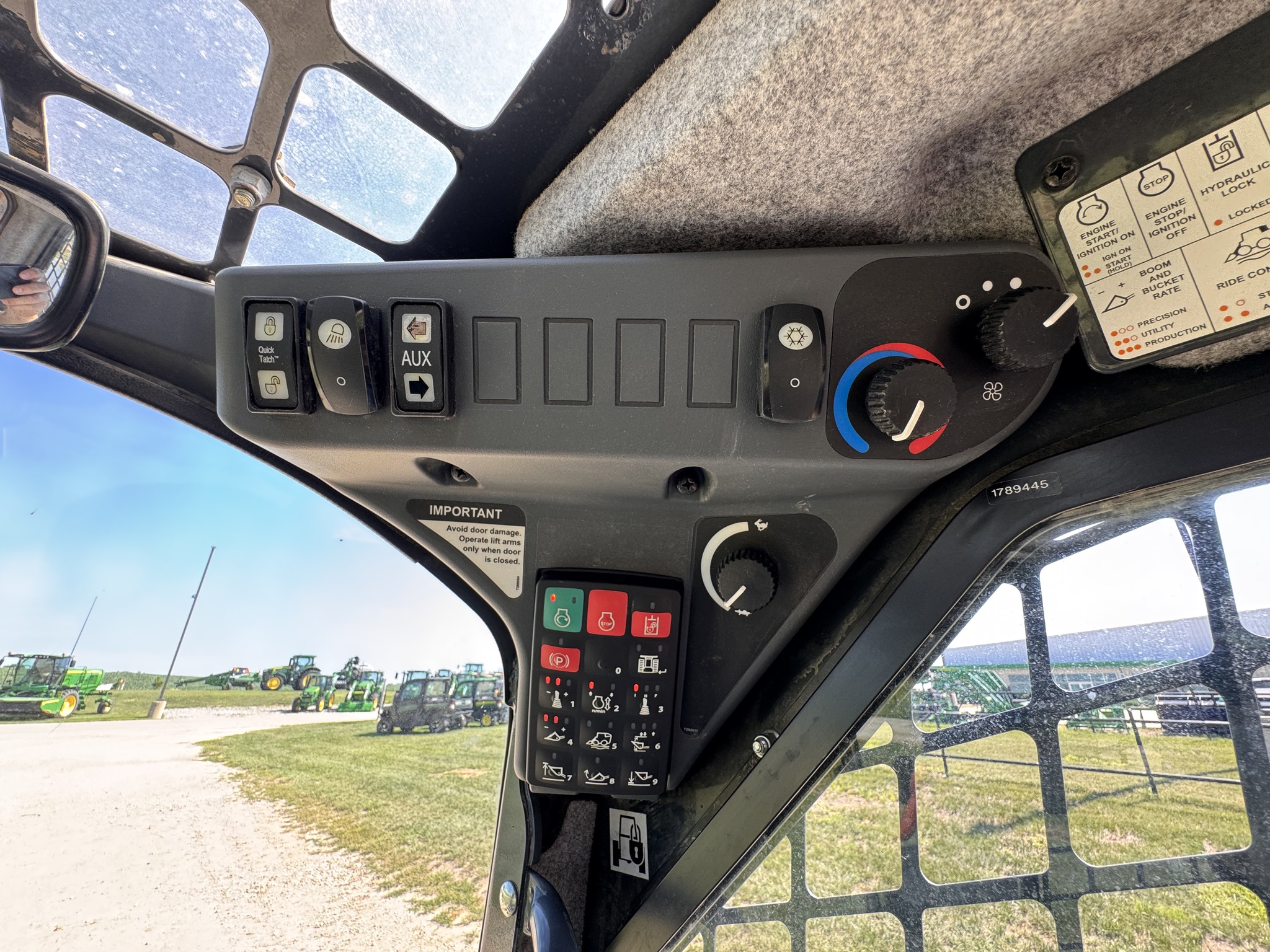 2023 John Deere 333G Image 17