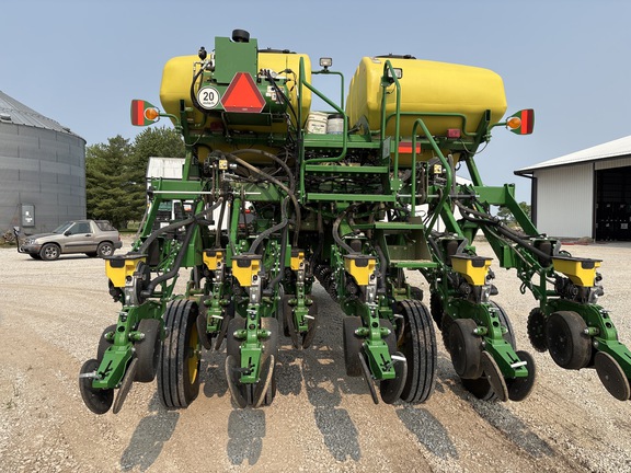 Used 2021 John Deere 1795 Planters: Drawn at Koenig Equipment in Anna, OH - Photo3