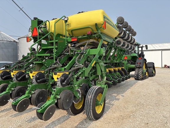Used 2021 John Deere 1795 Planters: Drawn at Koenig Equipment in Anna, OH - Photo1