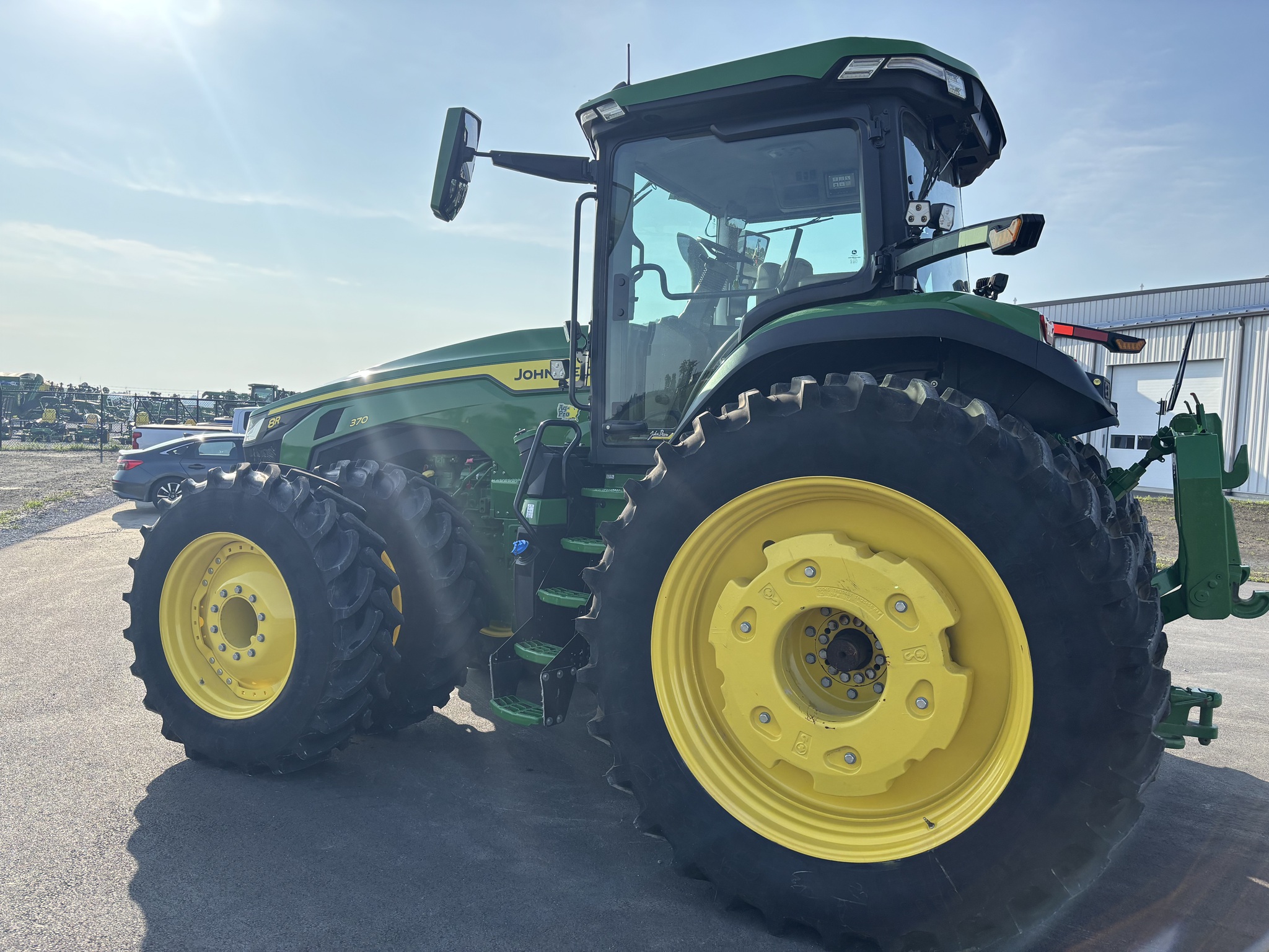2024 John Deere 8R 370 Image 2