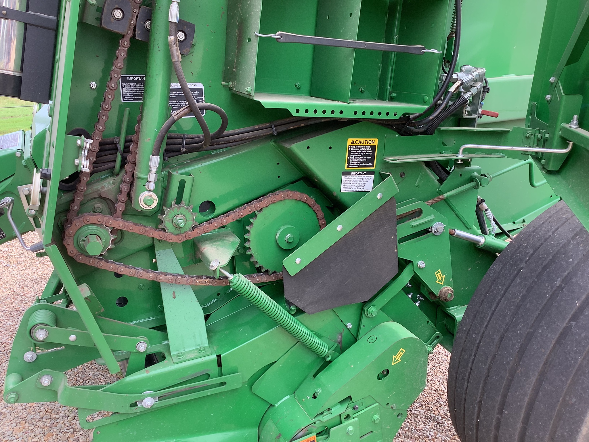 2021 John Deere 560M Image 11