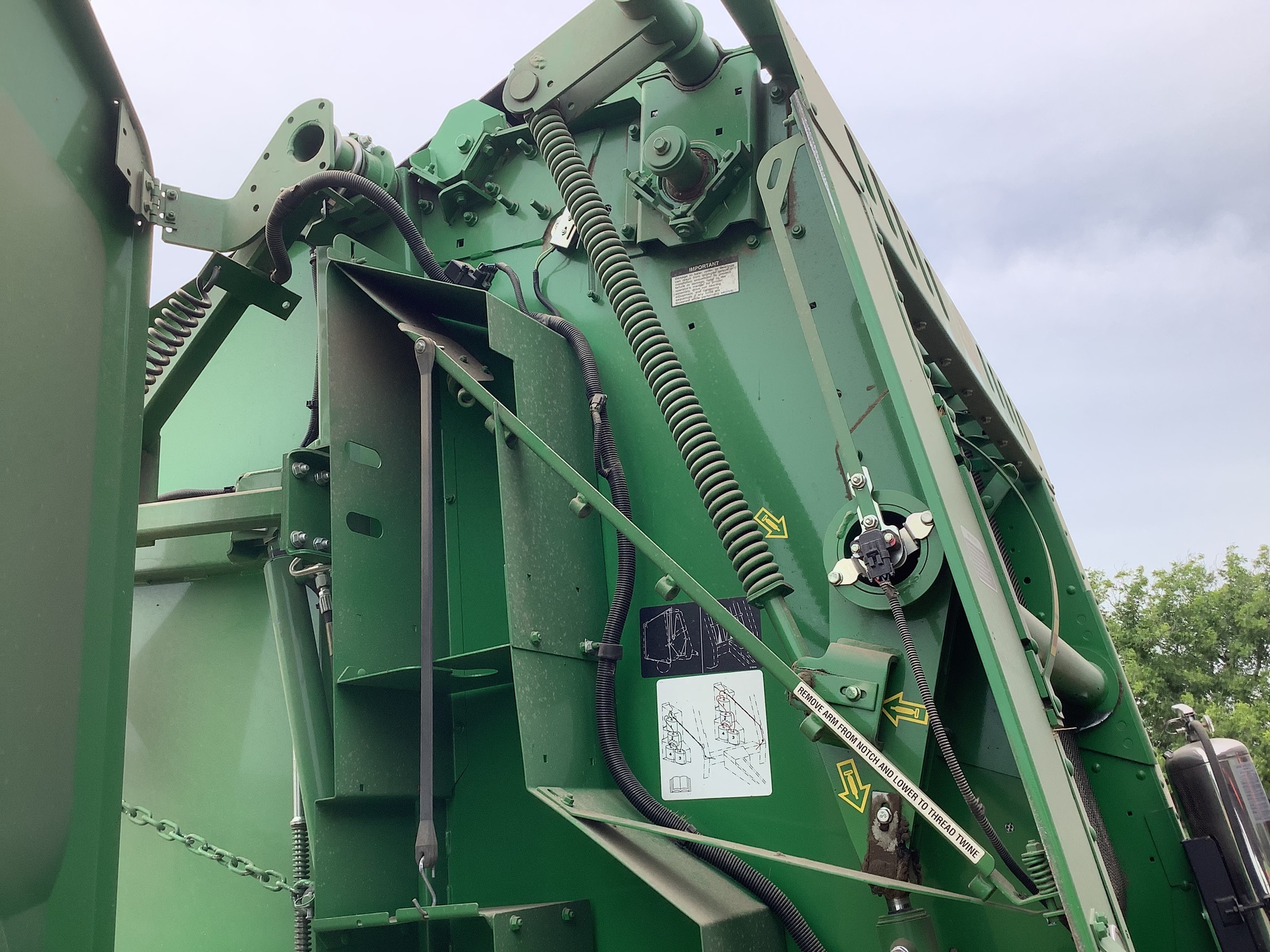2021 John Deere 560M Image 10