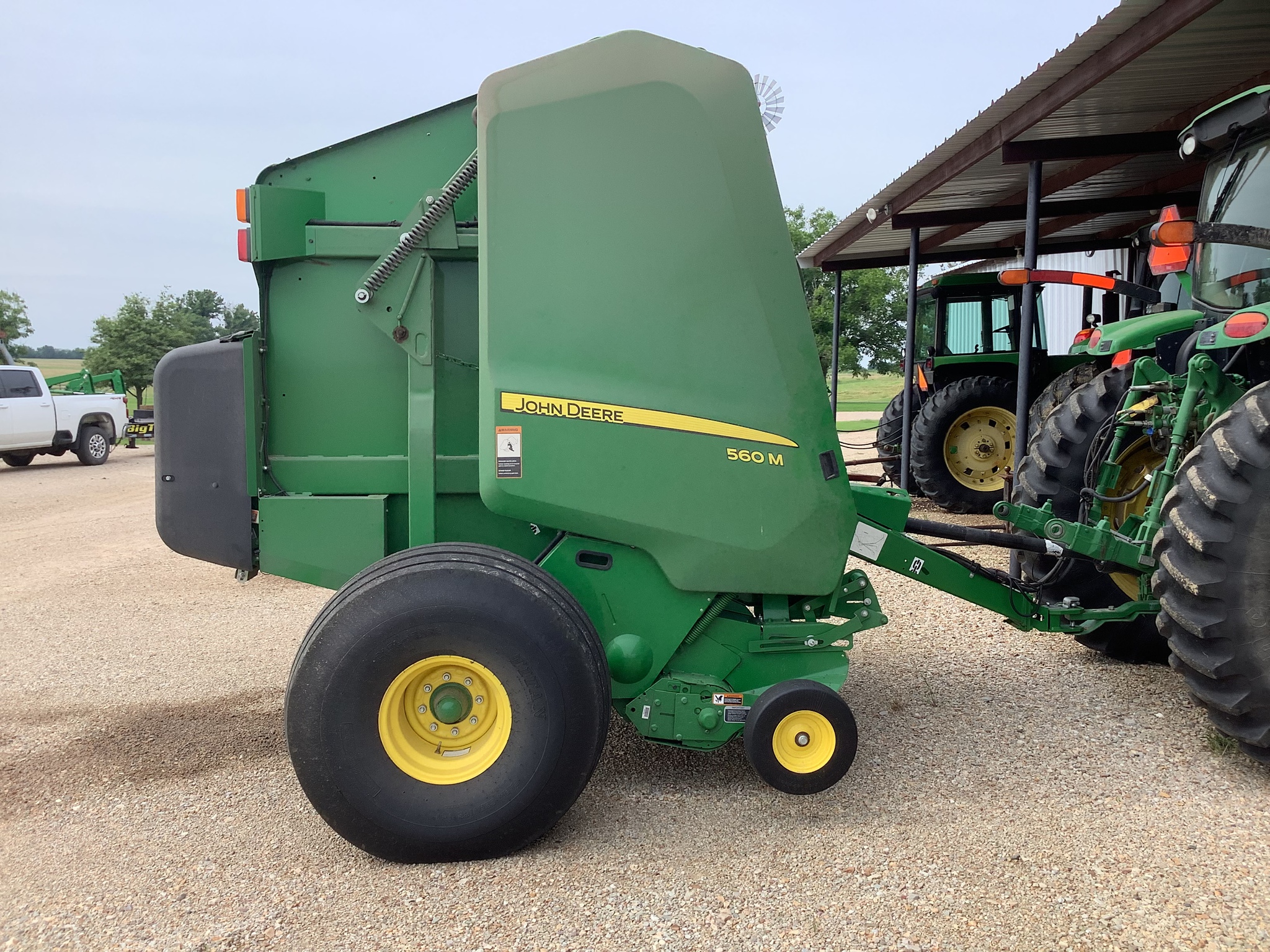 2021 John Deere 560M Image 4