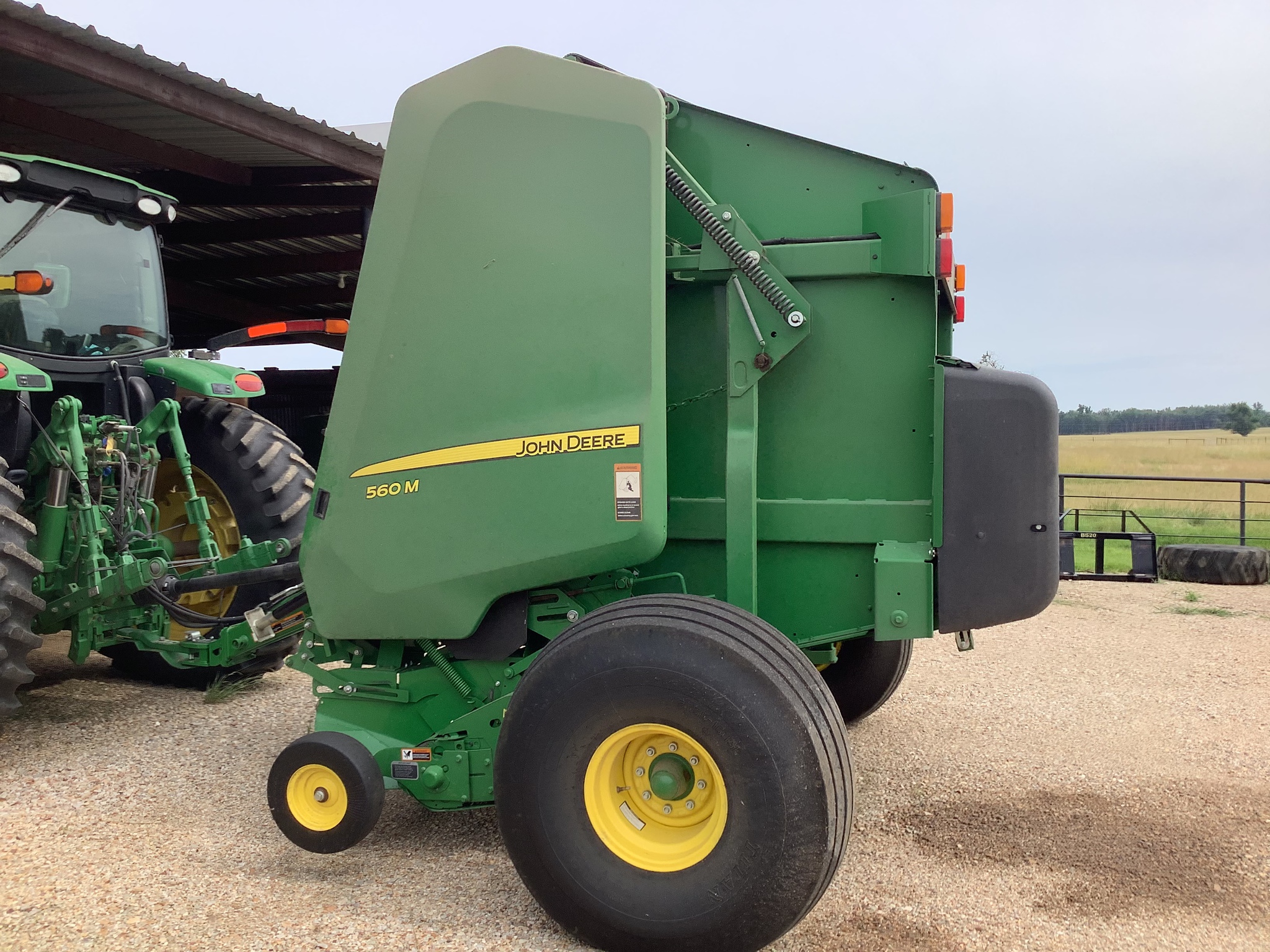 2021 John Deere 560M Image 8