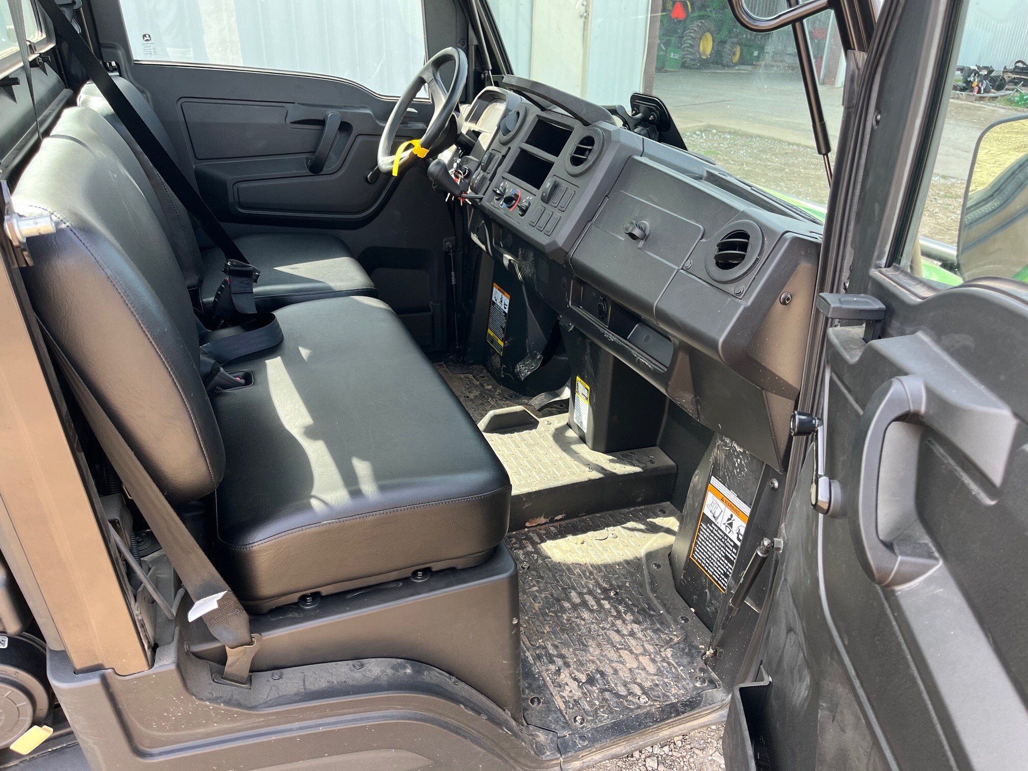 2024 John Deere XUV 835M Image 10