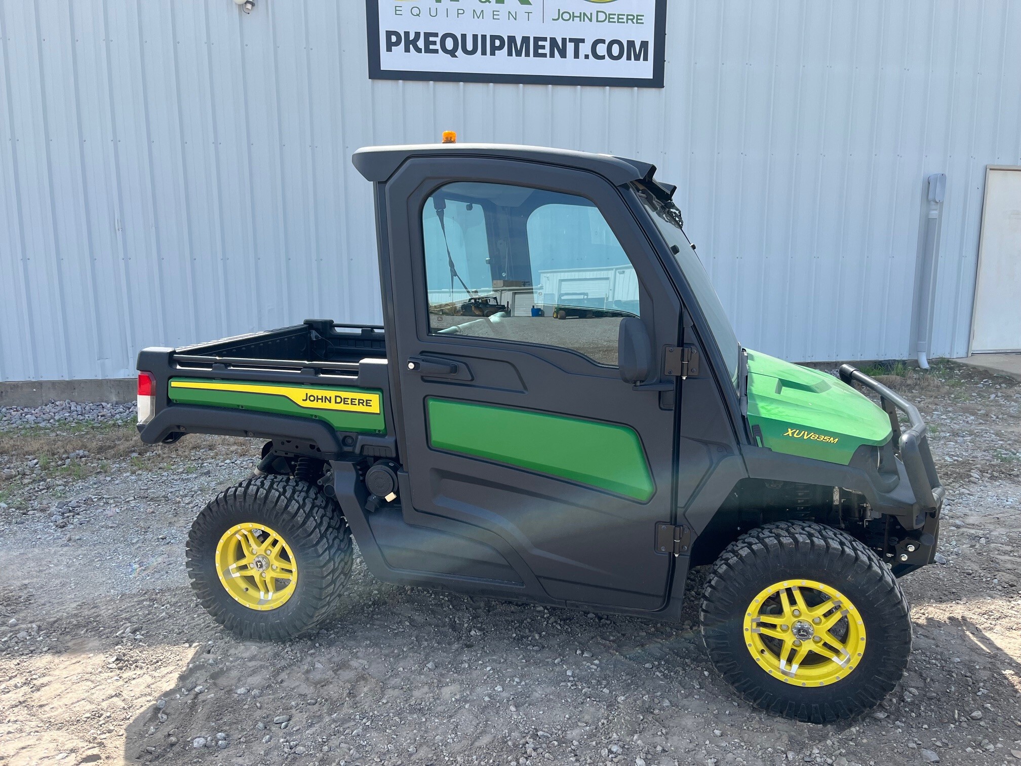 2024 John Deere XUV 835M Image 2