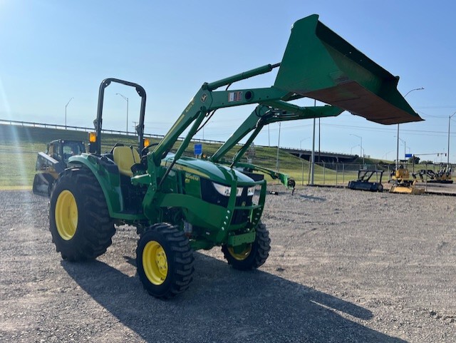 2022 John Deere 4066M Image 2
