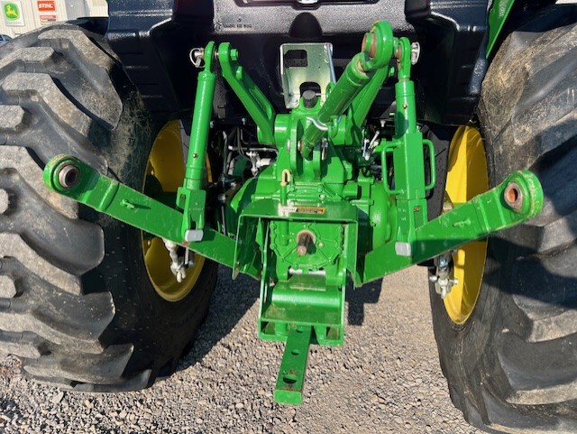 2022 John Deere 4066M Image 14