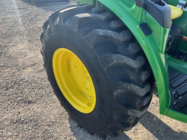2022 John Deere 4066M Image 17