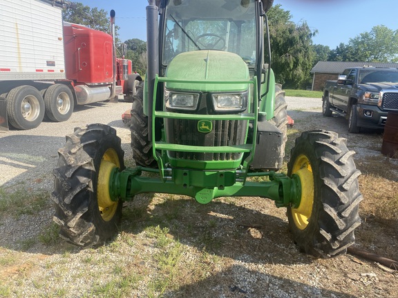 Photo of 2019 John Deere 5100E