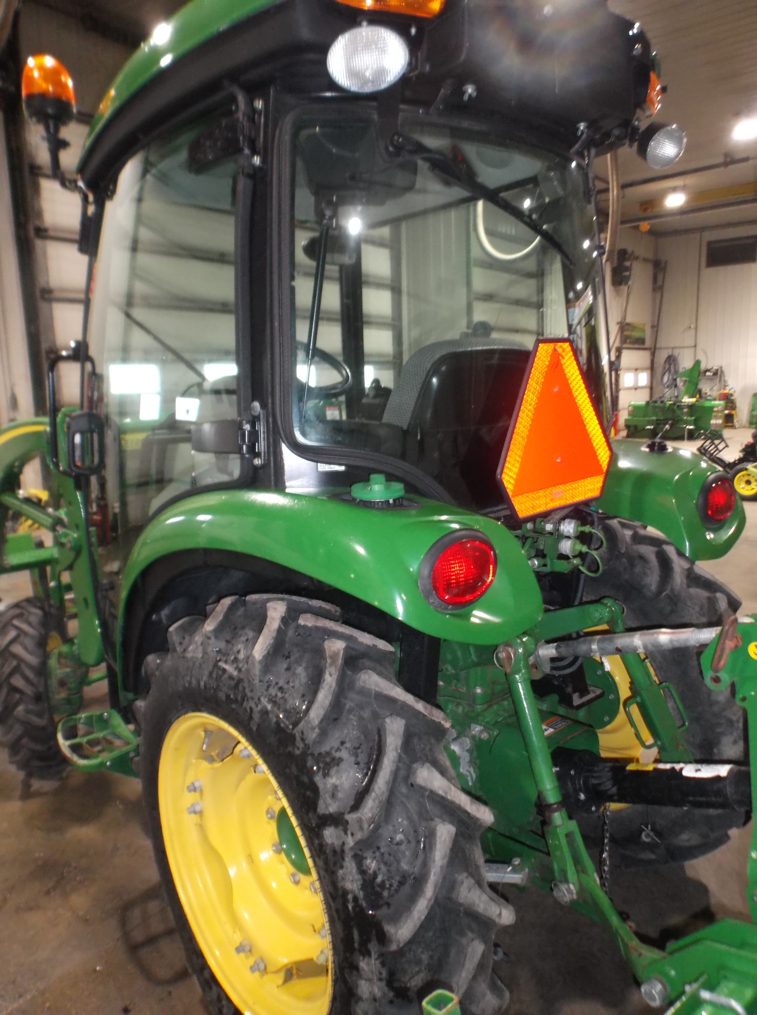 2021 John Deere 3039R Image 2
