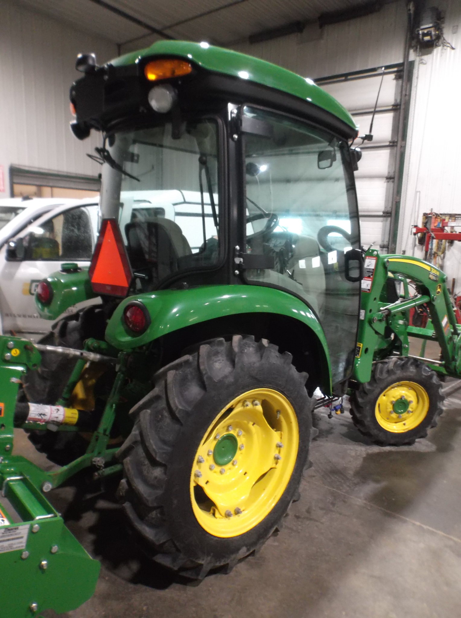 2021 John Deere 3039R Image 3