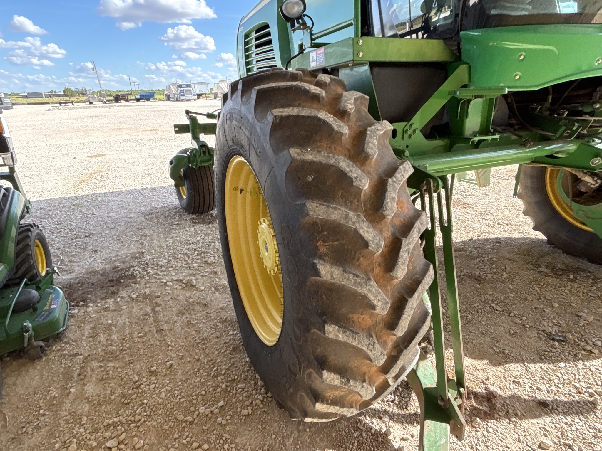 2016 John Deere W235 Image 29