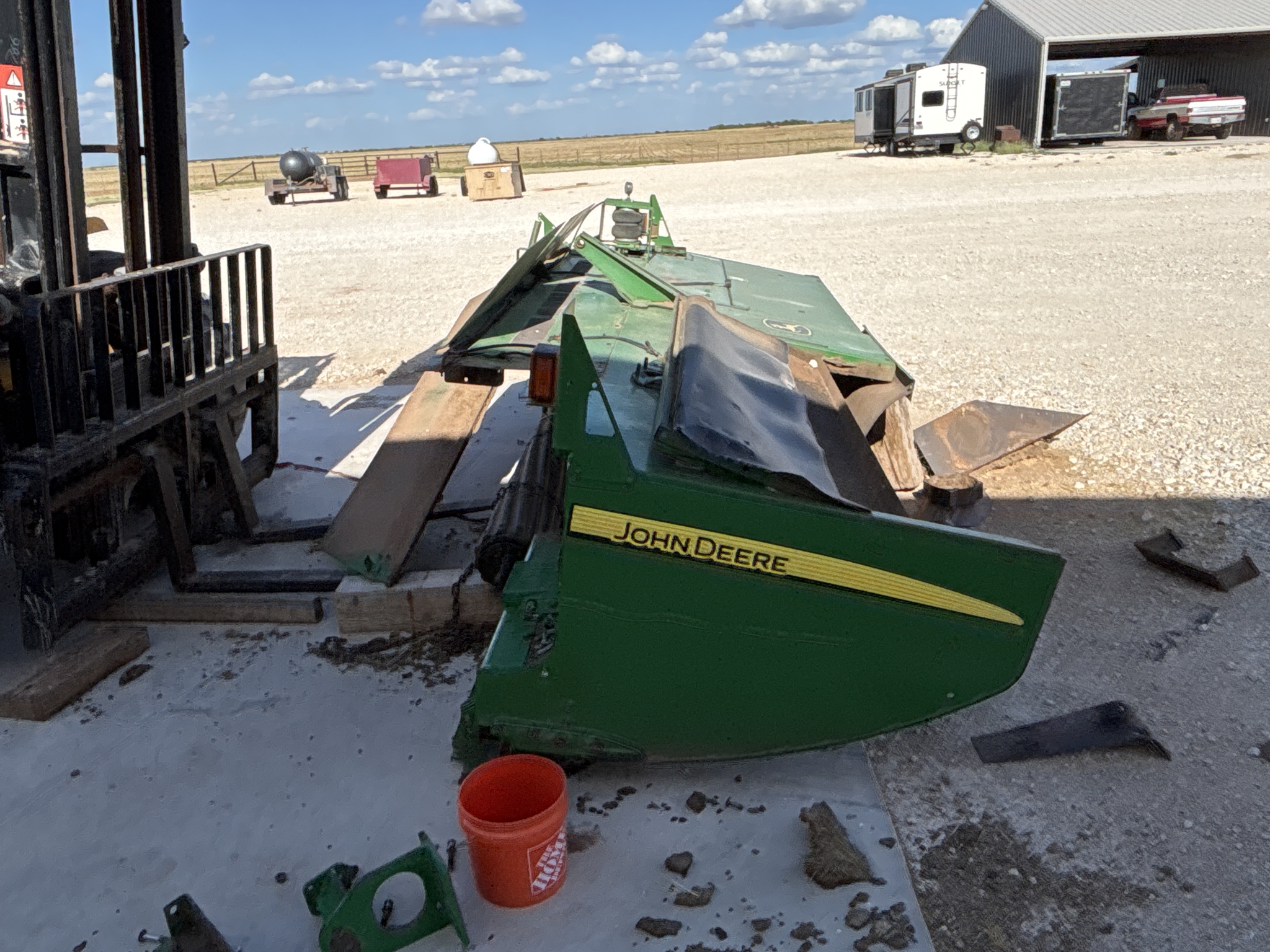 2016 John Deere W235 Image 23