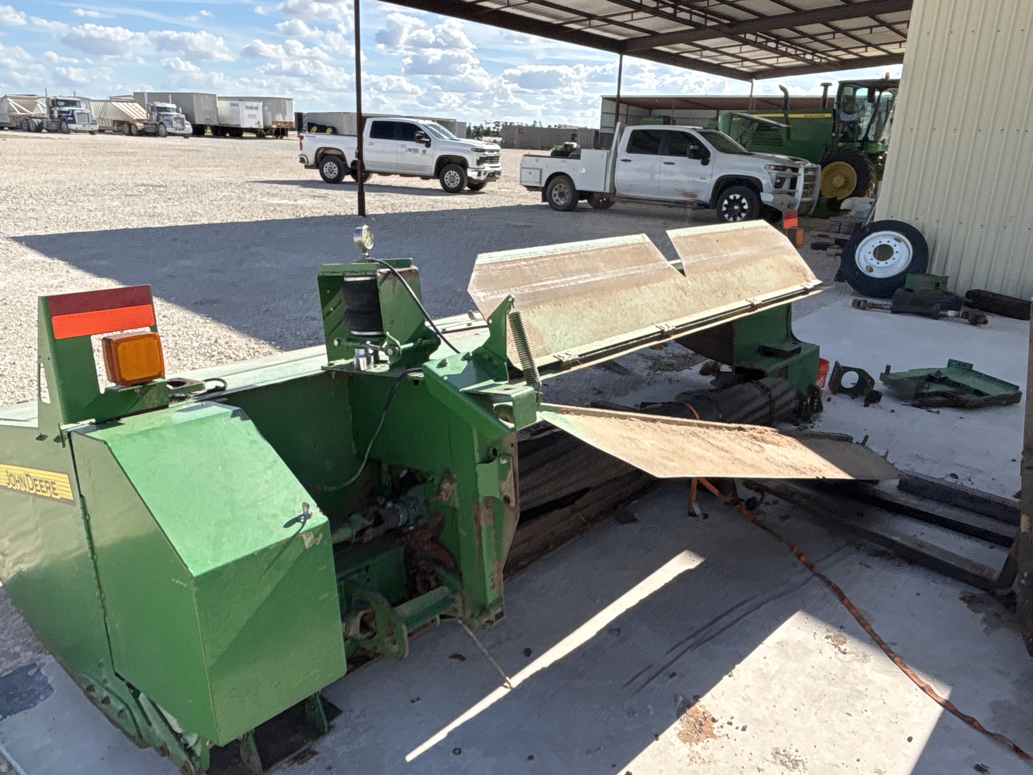 2016 John Deere W235 Image 25