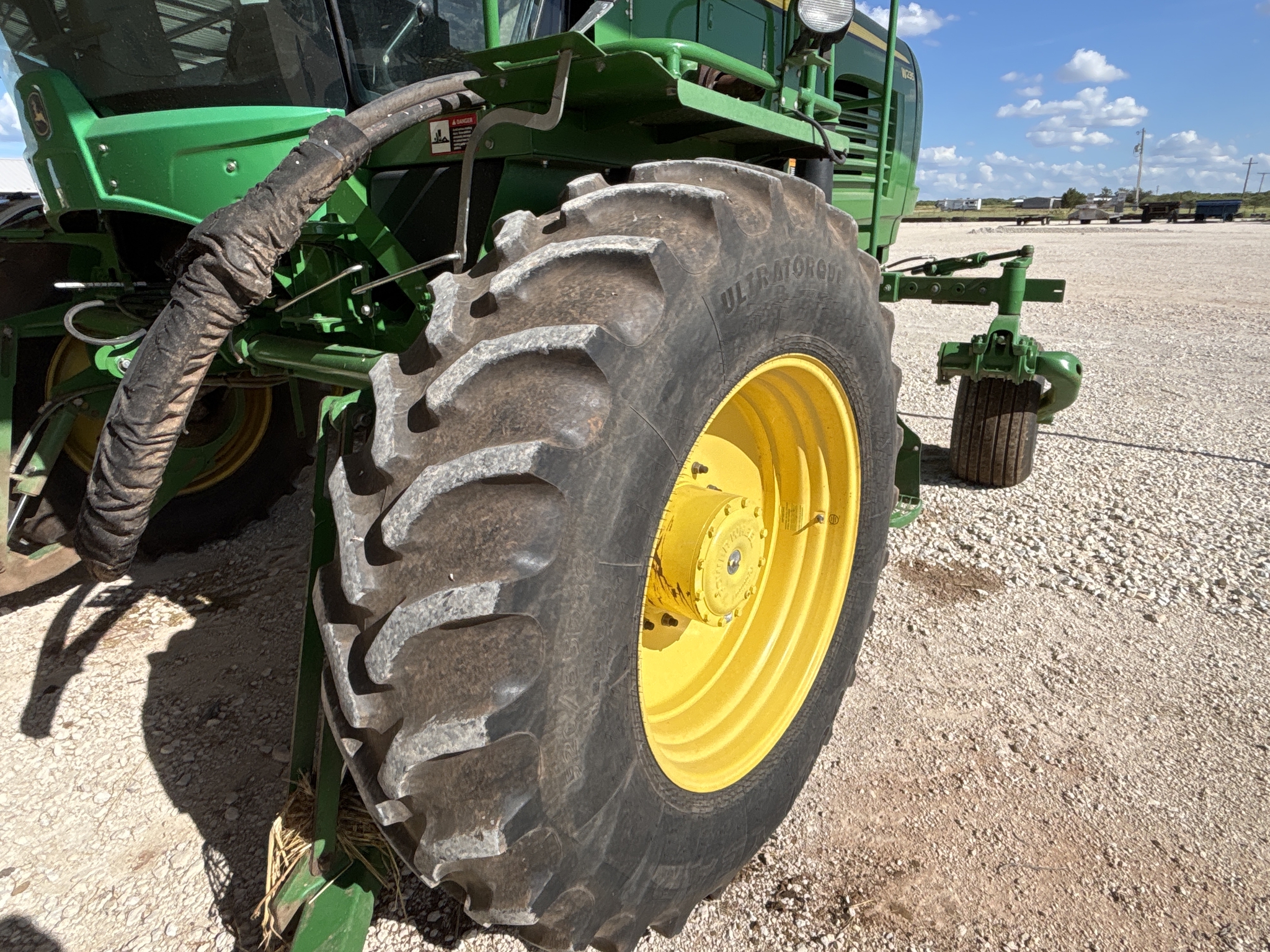 2016 John Deere W235 Image 28