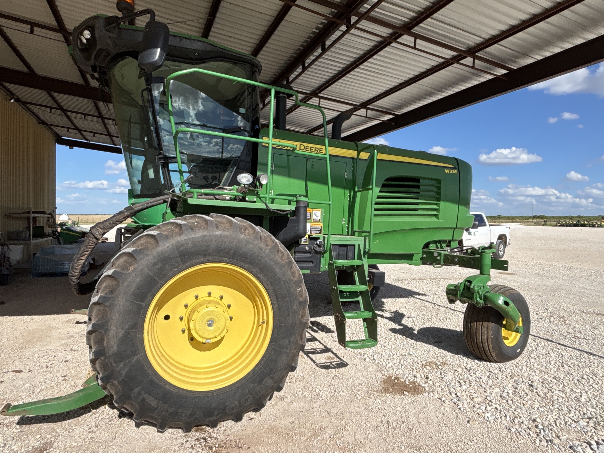 2016 John Deere W235 Image 3