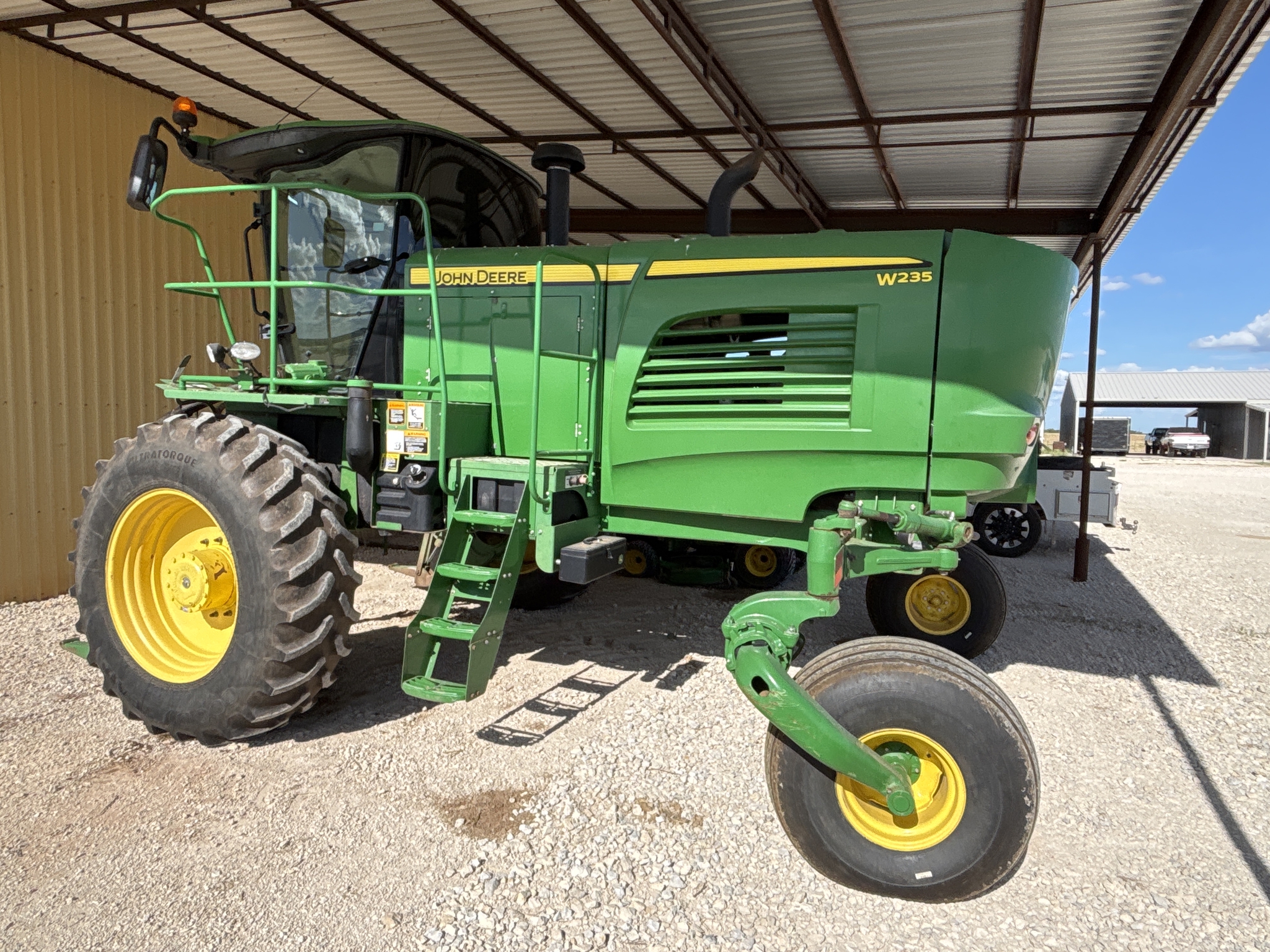 2016 John Deere W235 Image 12